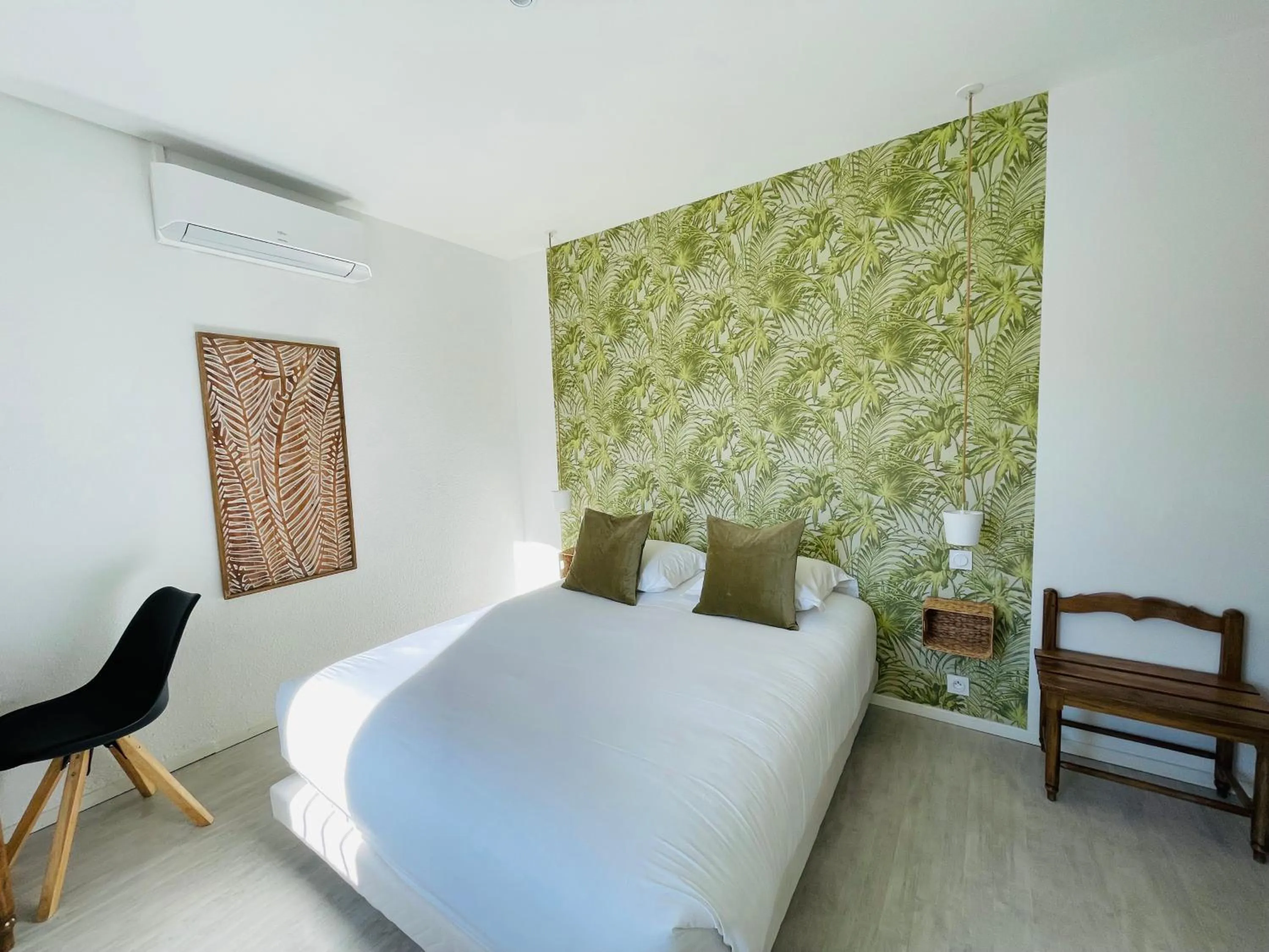 Photo of the whole room, Bed in Hôtel La Bastide de Vaison