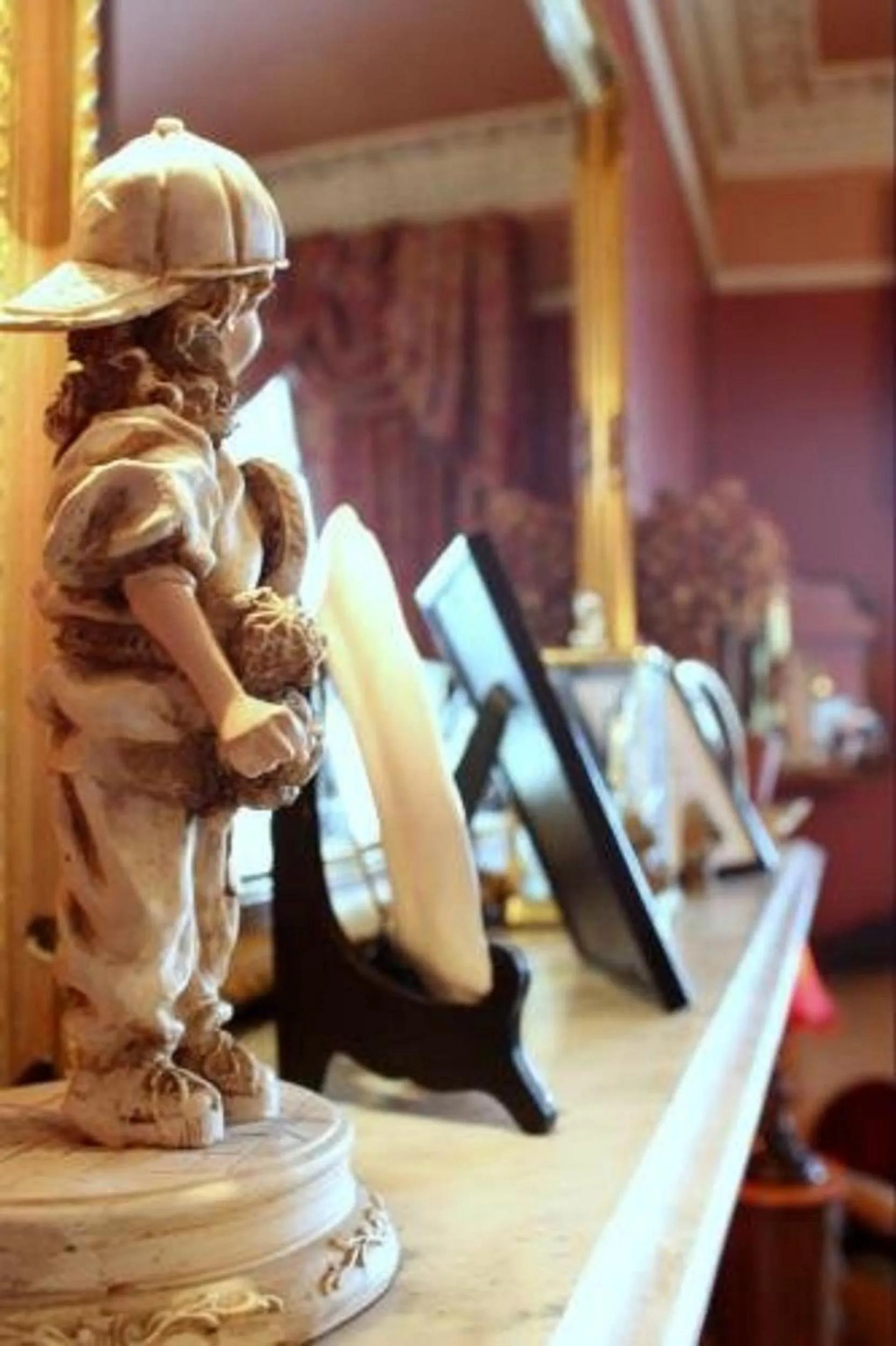 Decorative detail in Belvedere Lodge