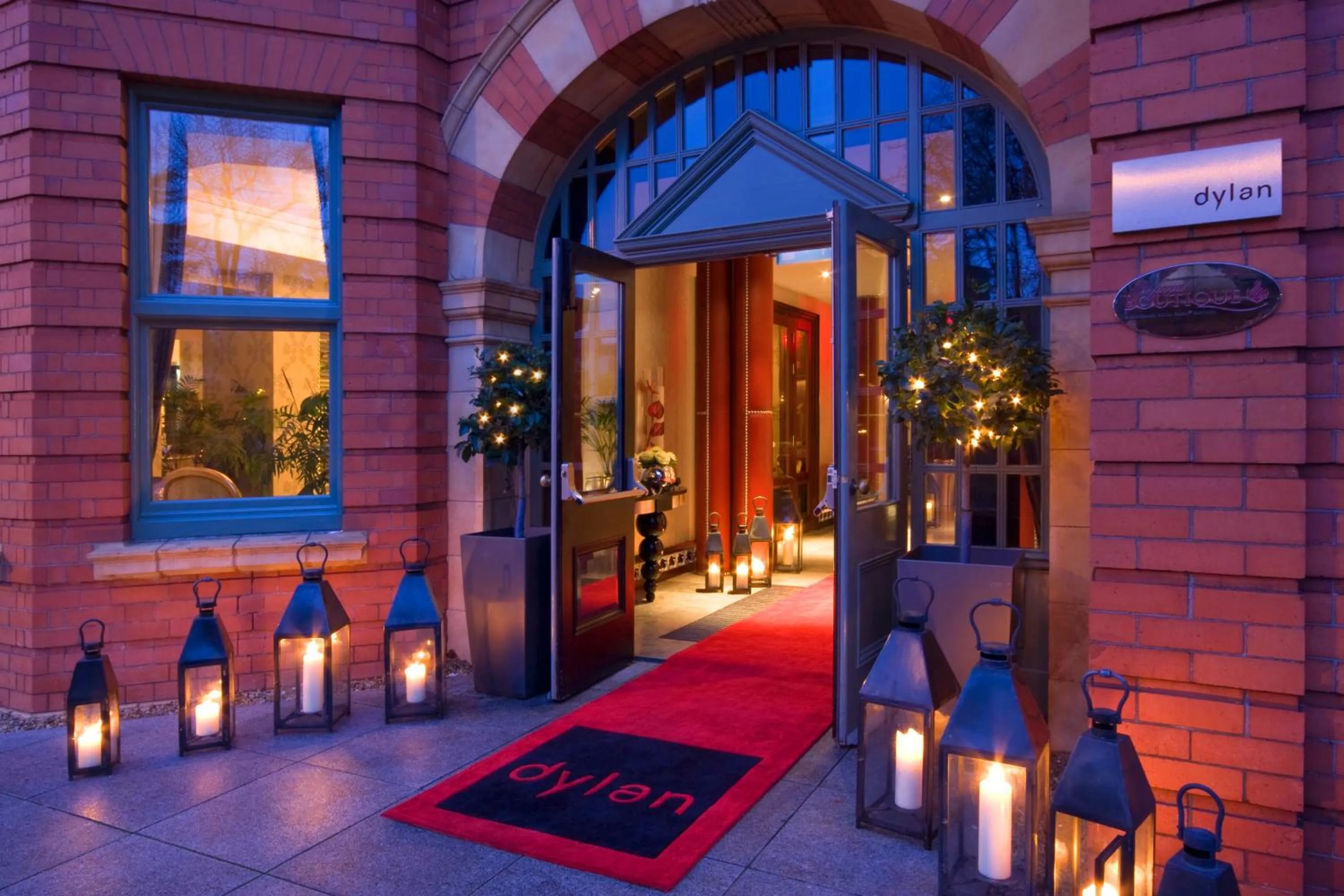 Facade/entrance in Dylan