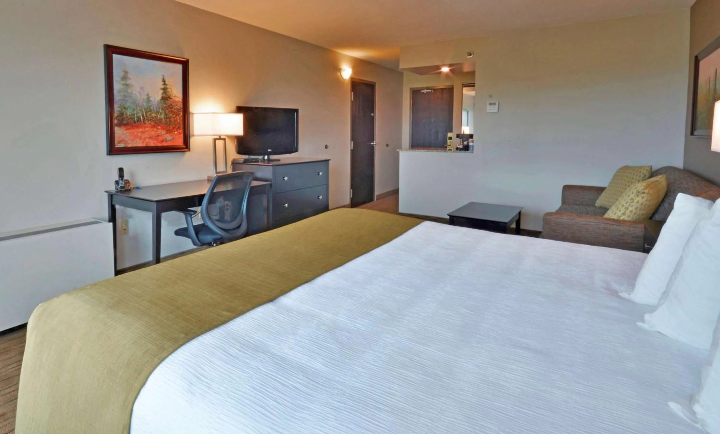 TV and multimedia, Bed in Best Western Pembroke Inn & Conference Centre