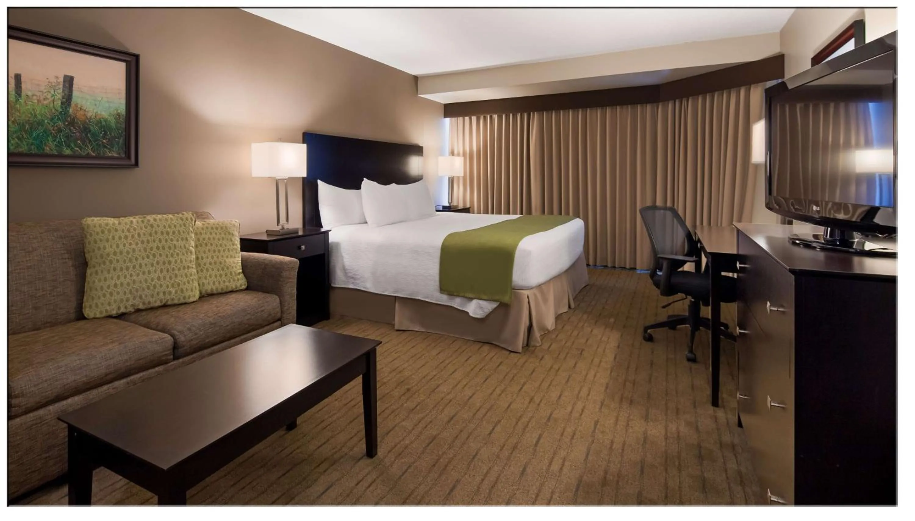 Photo of the whole room, Bed in Best Western Pembroke Inn & Conference Centre