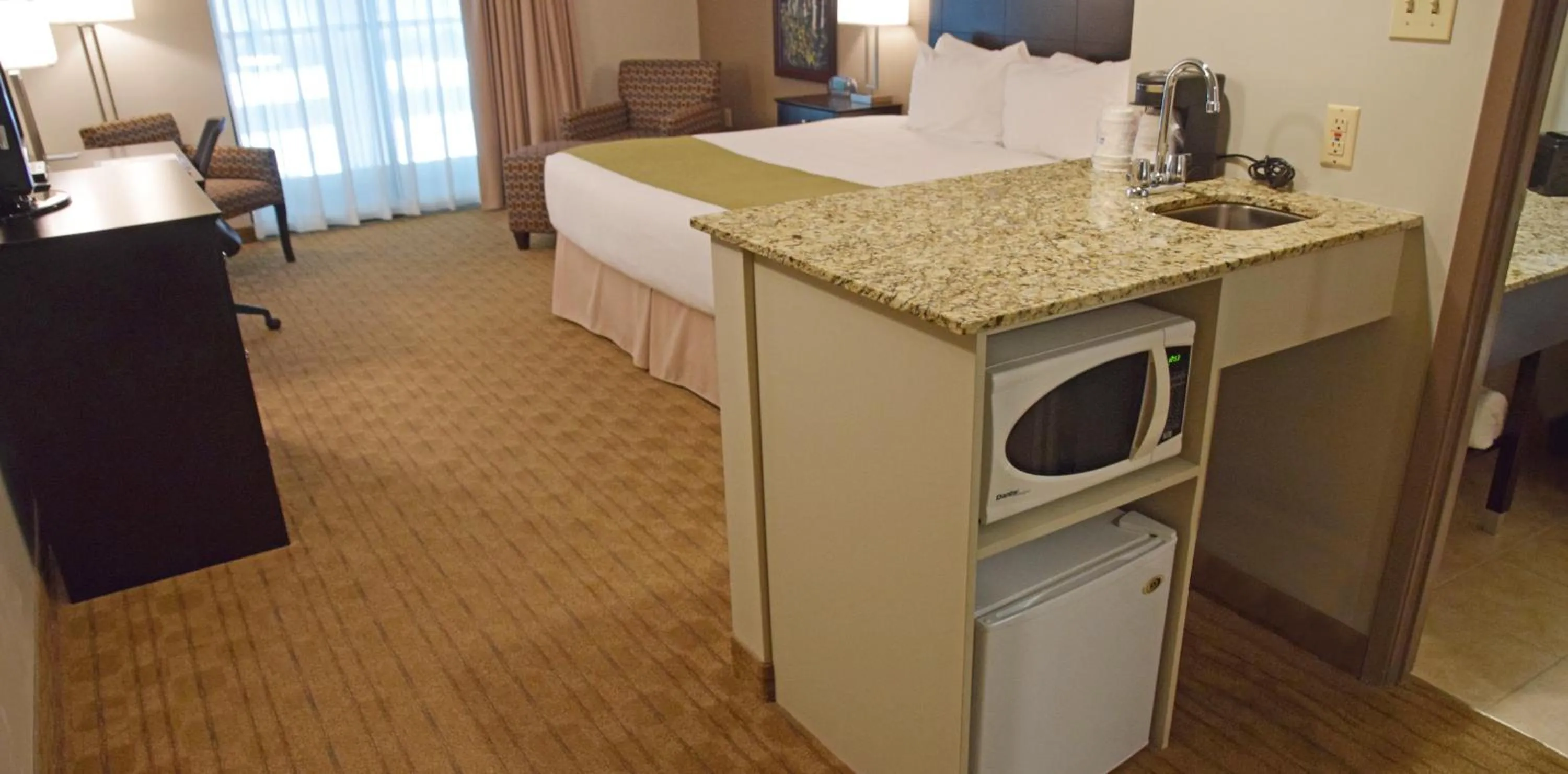 Patio in Best Western Pembroke Inn & Conference Centre