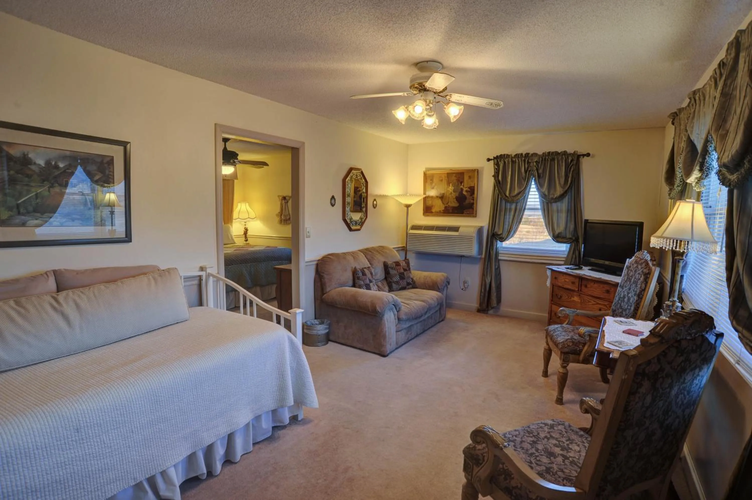 Photo of the whole room, Bed in Blue Mountain Mist Country Inn