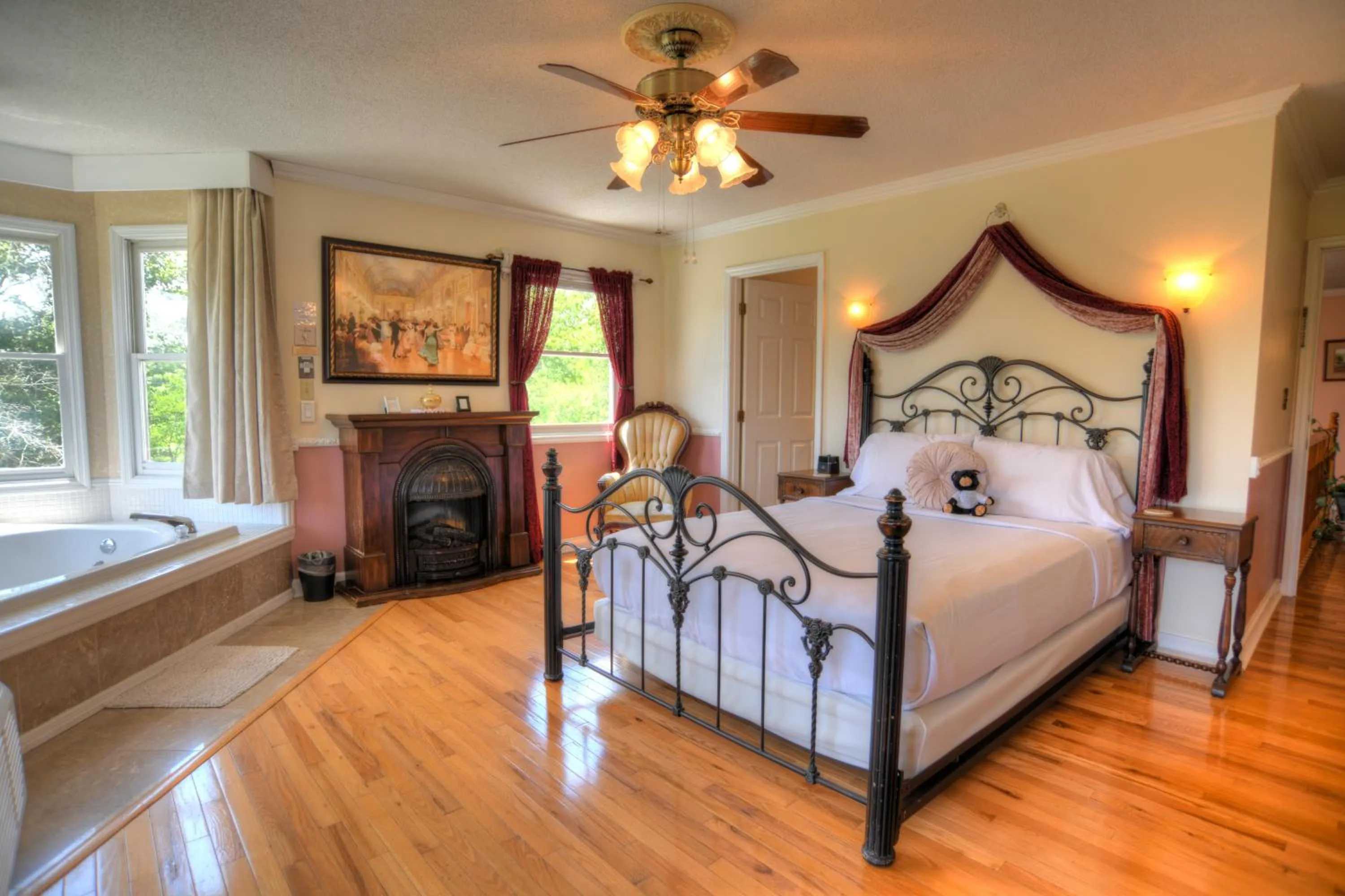 Bedroom, Bed in Blue Mountain Mist Country Inn