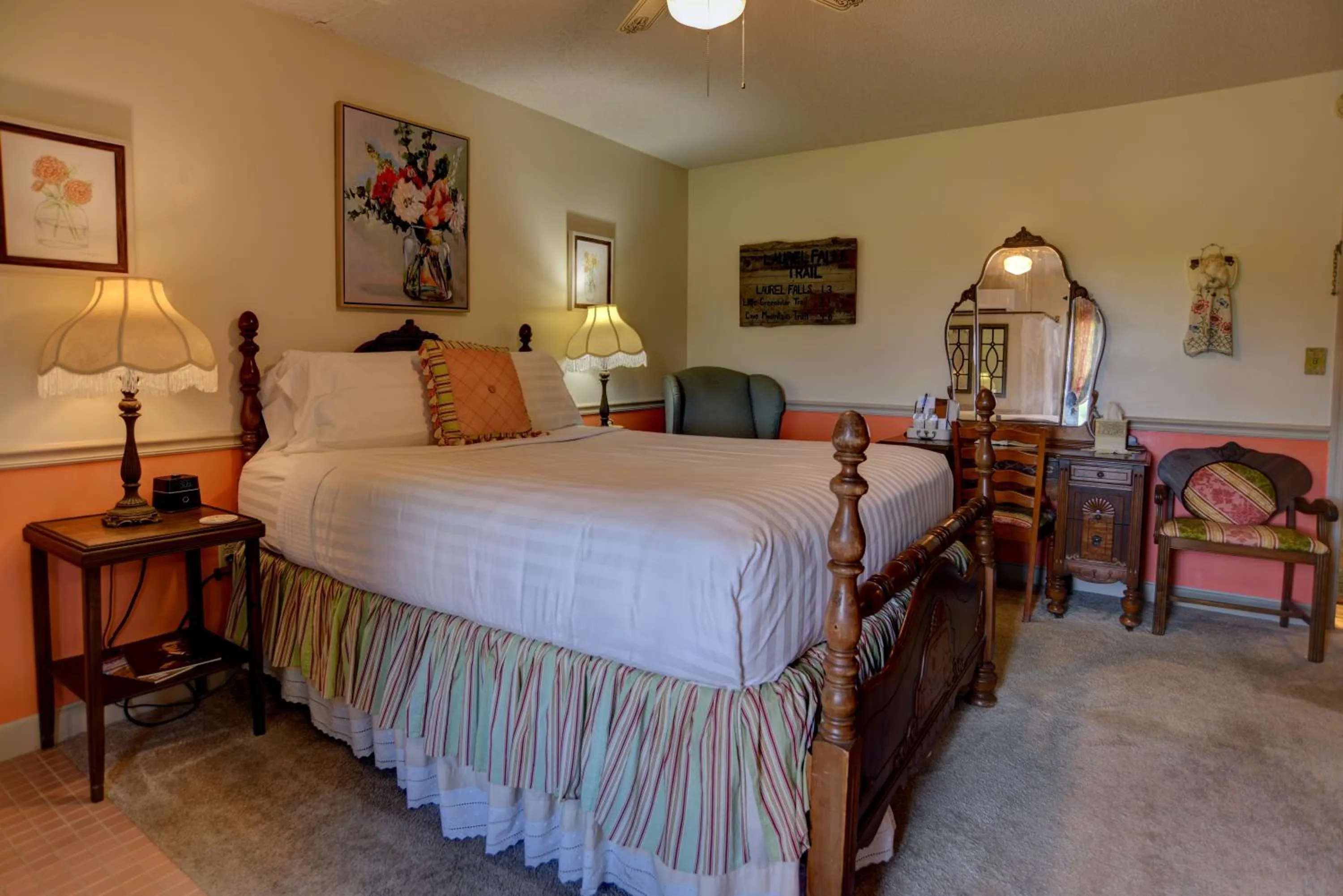 Bed in Blue Mountain Mist Country Inn