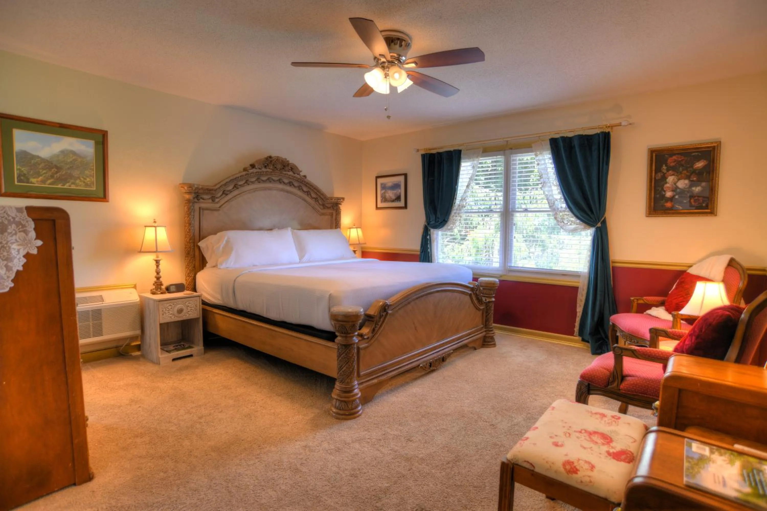 Bed in Blue Mountain Mist Country Inn