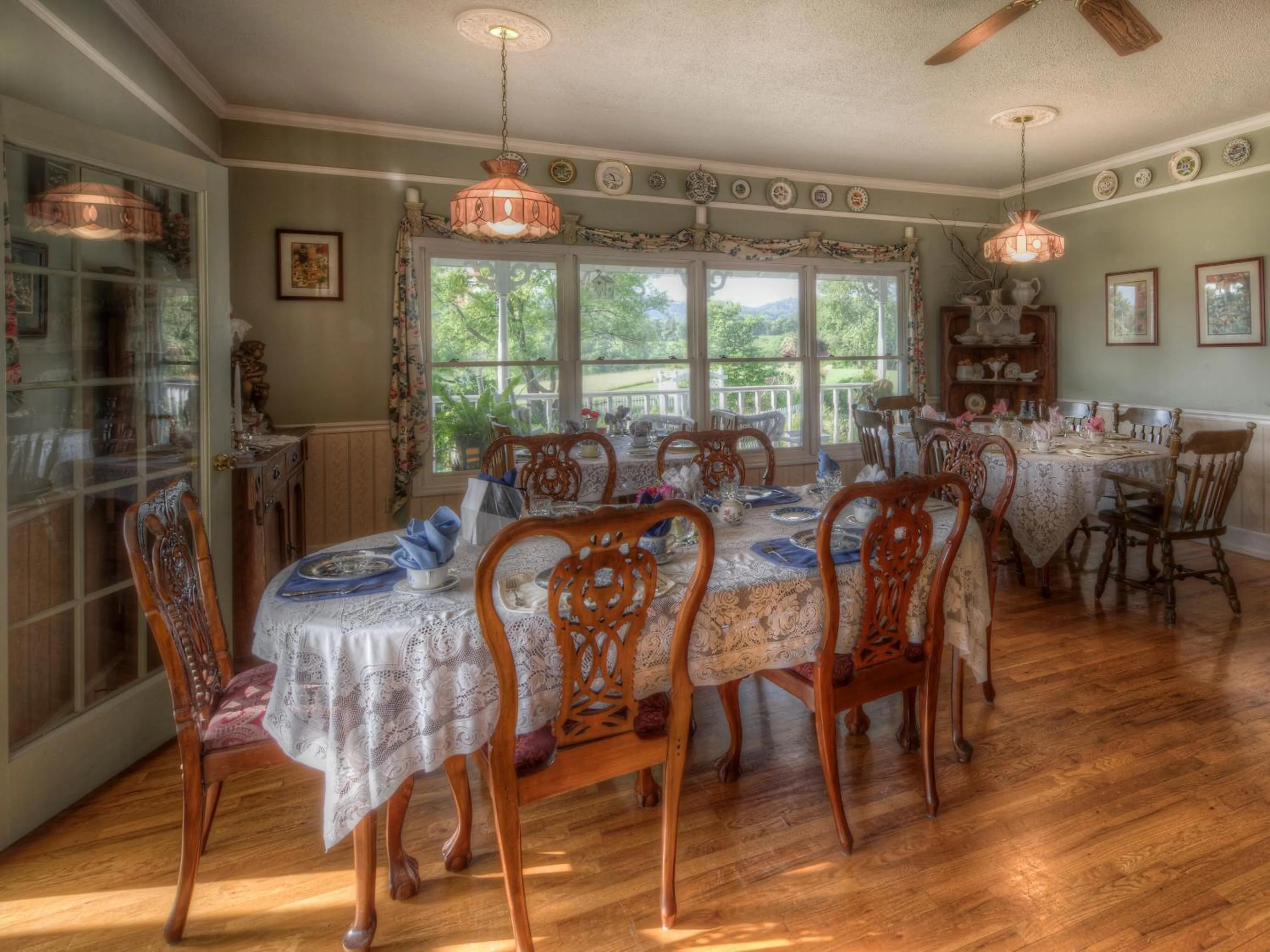 Restaurant/places to eat in Blue Mountain Mist Country Inn