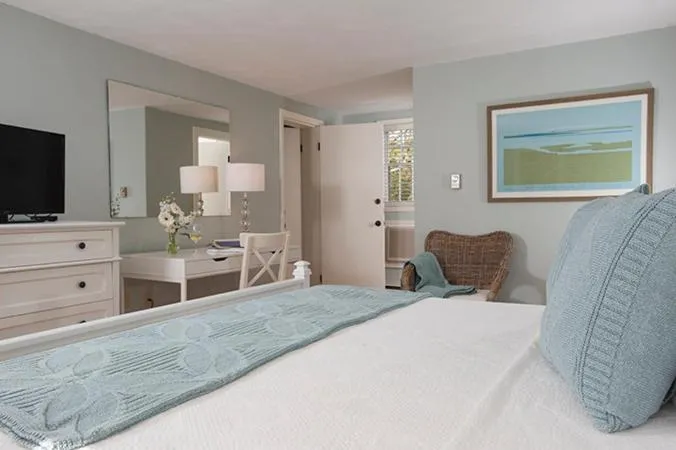 King Room in Chatham Seafarer Inn