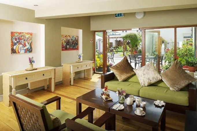 Lounge or bar in Hotel Doolin