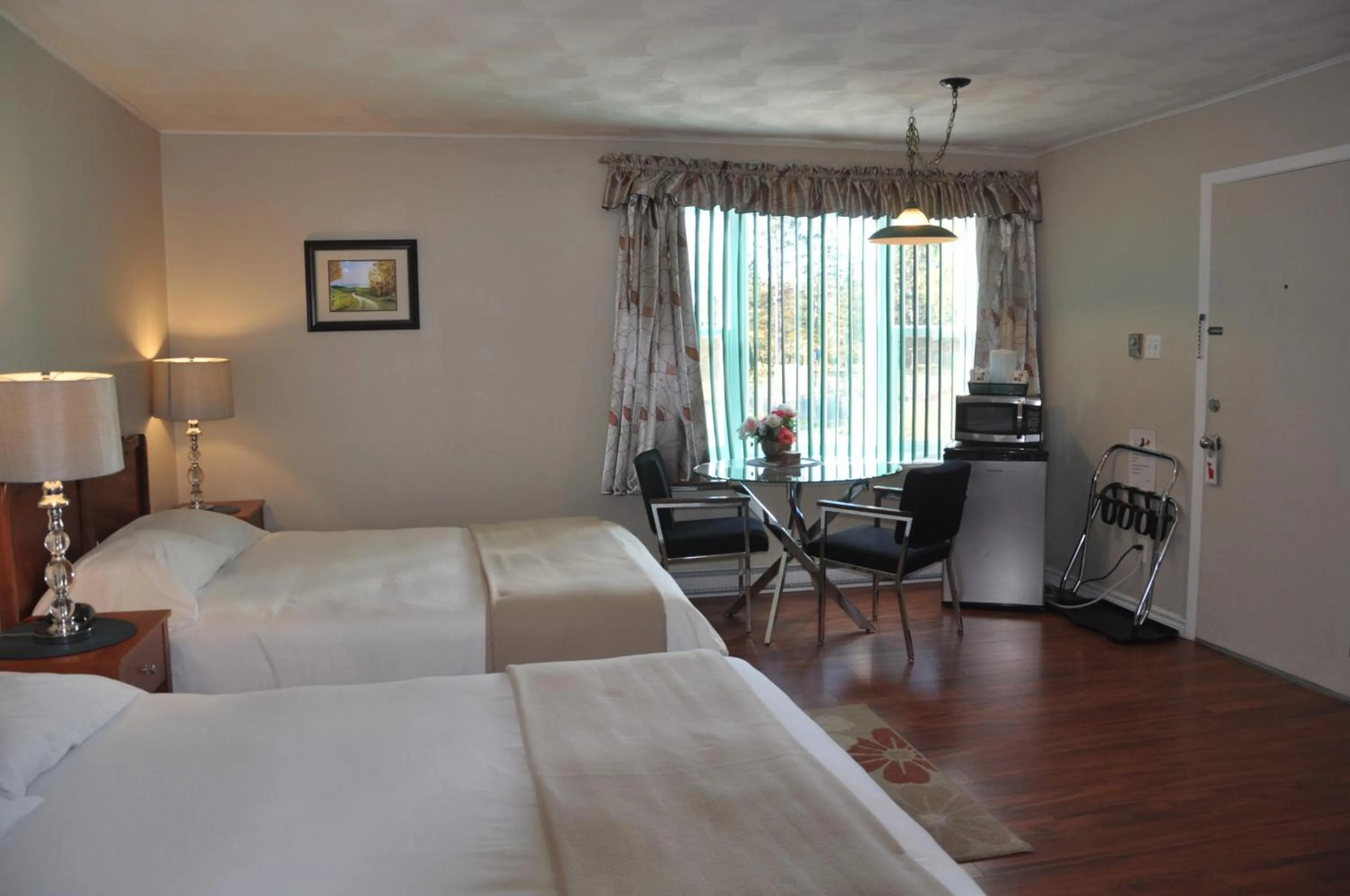 Photo of the whole room, Bed in Motel Bel-Eau