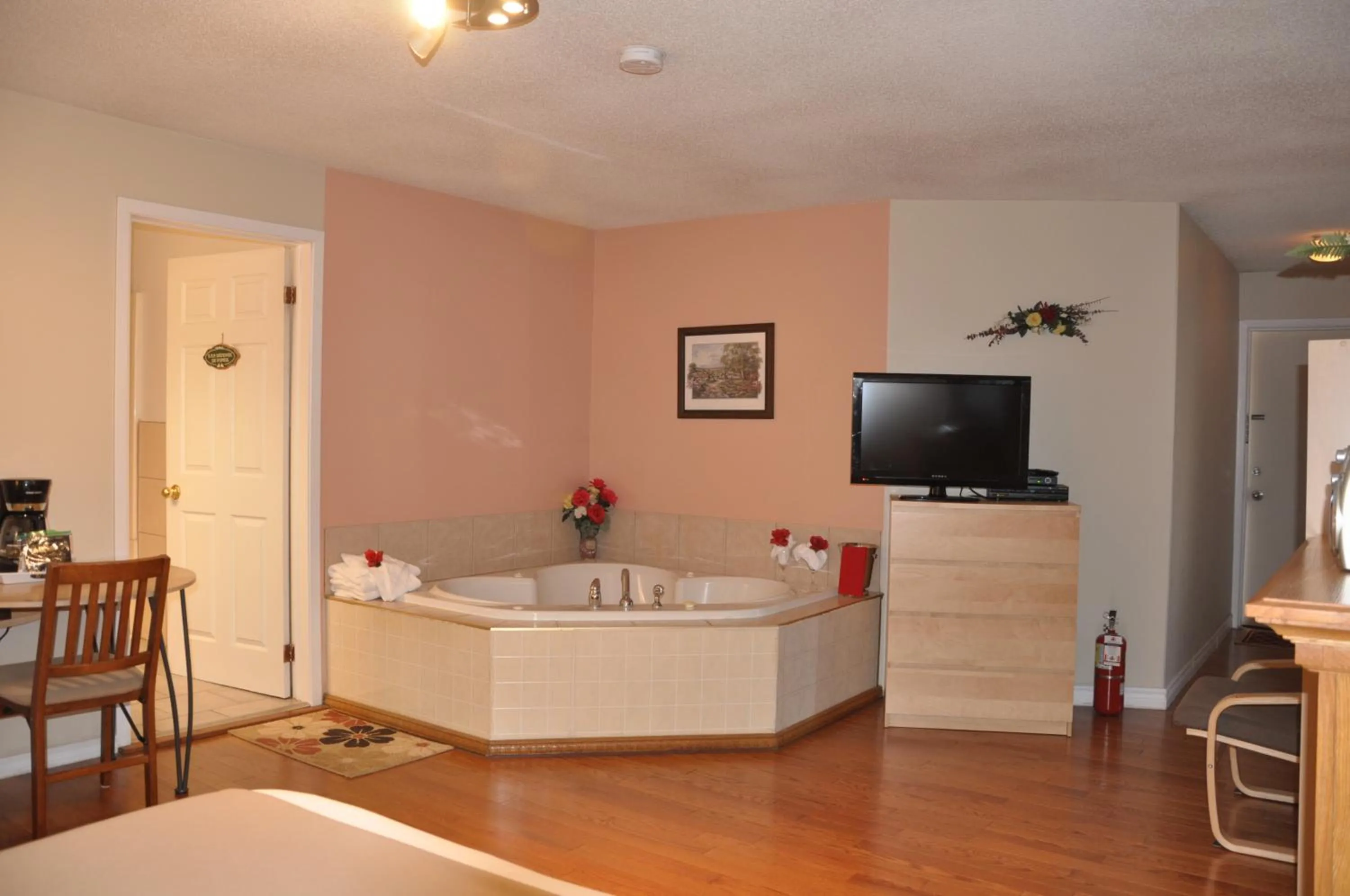 Photo of the whole room in Motel Bel-Eau