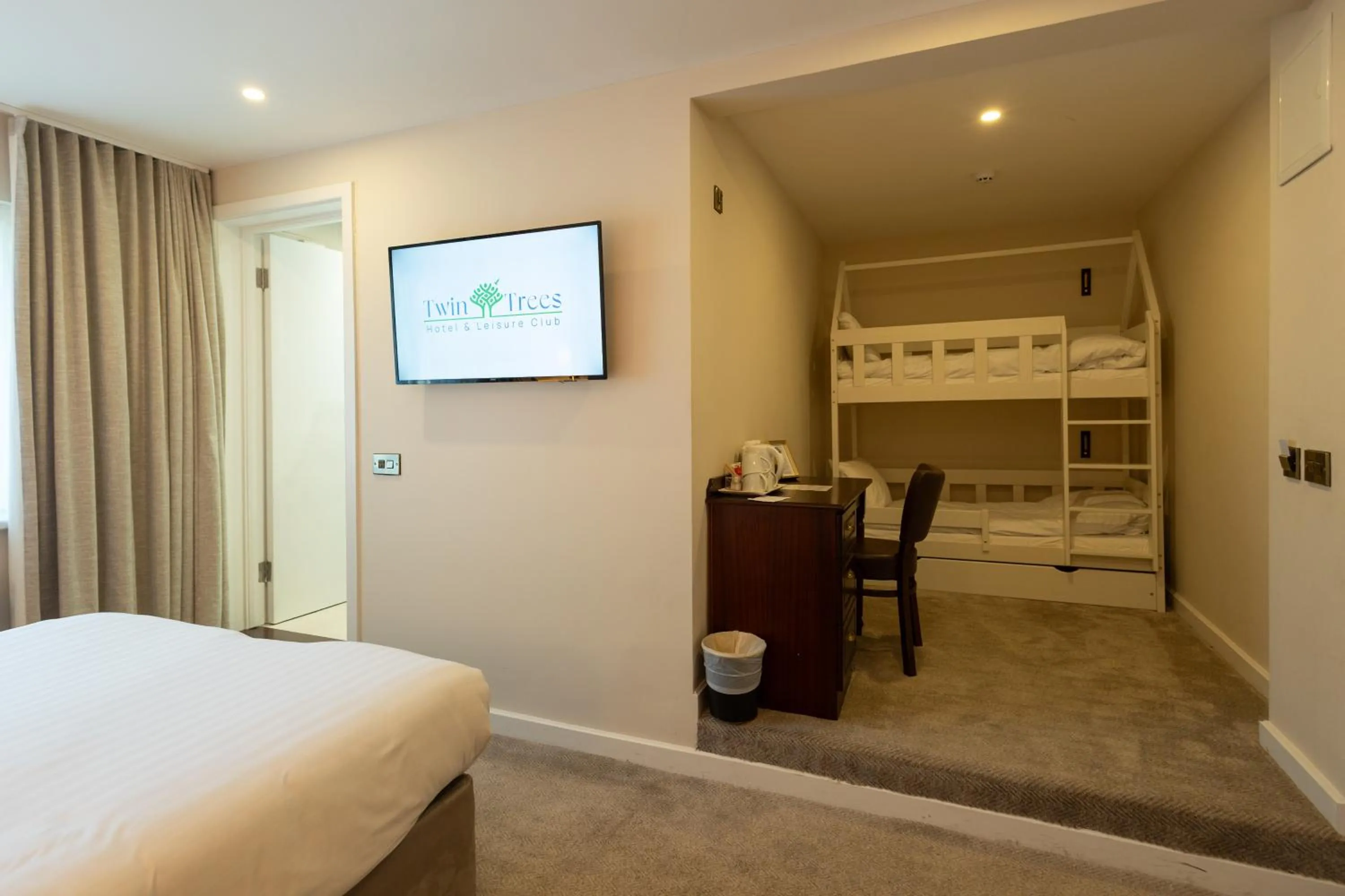 Property building, Bed in Twin Trees Hotel & Brusna Falls Leisure