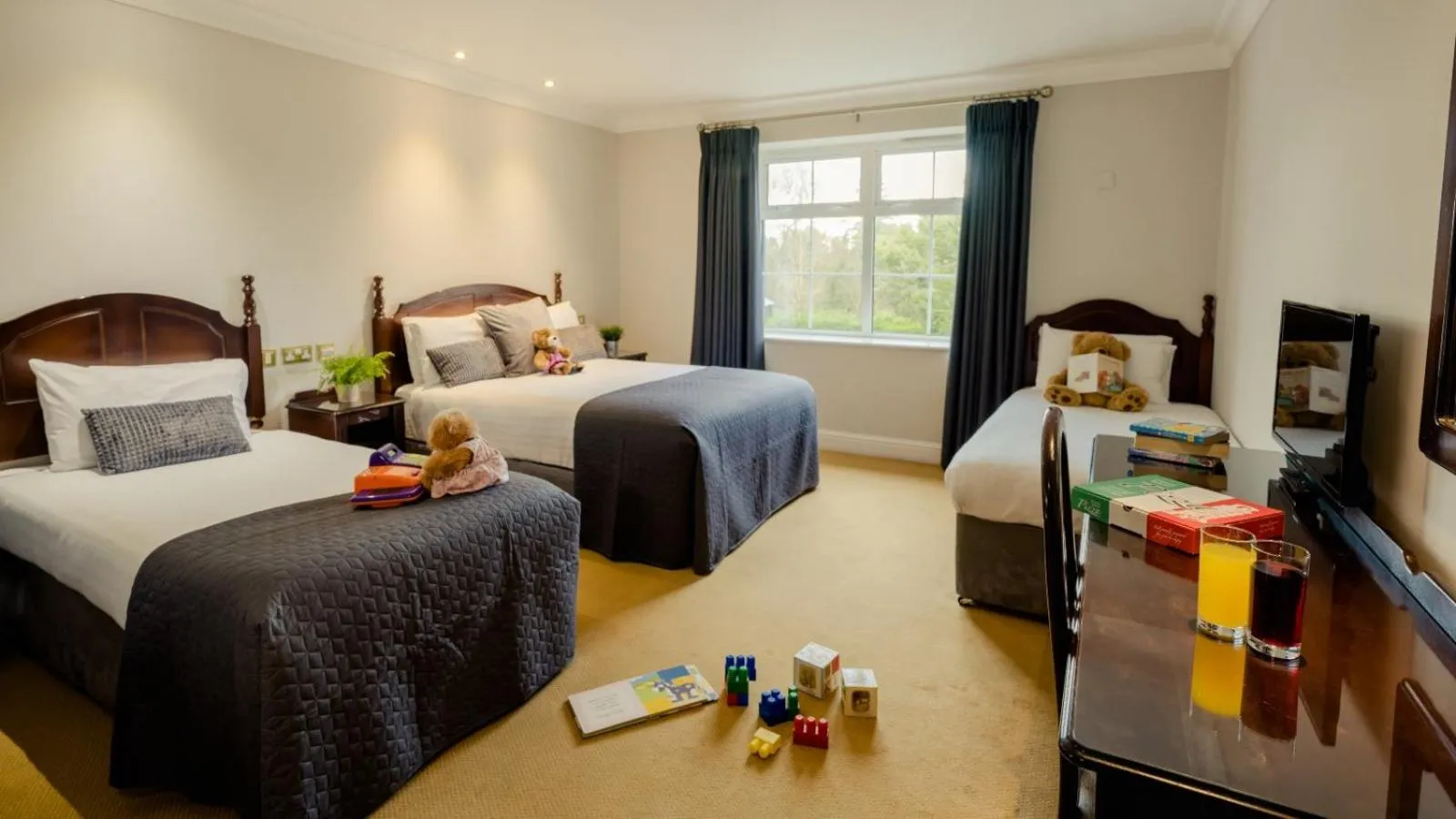 Bedroom, Bed in Twin Trees Hotel & Leisure Club