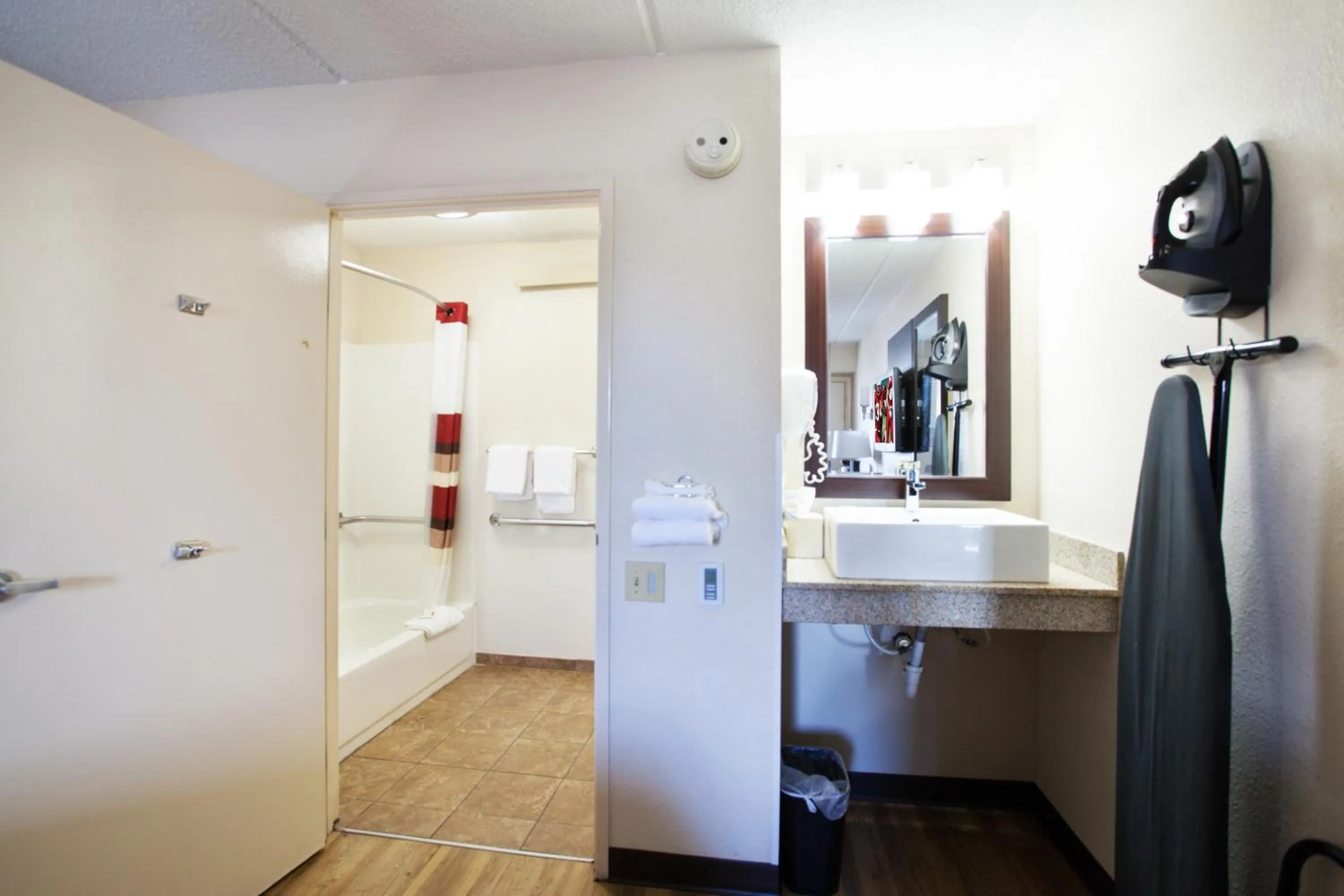 Bathroom in Red Roof Inn PLUS+ Nashville Fairgrounds