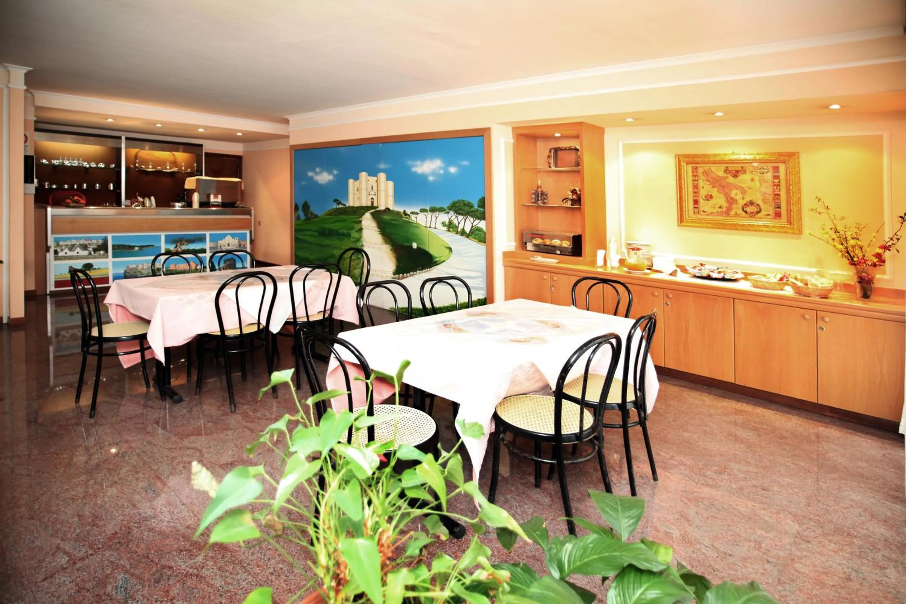 Restaurant/places to eat in Hotel Cristal