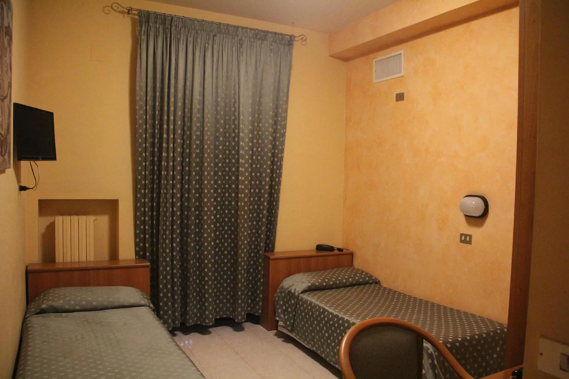 Bed in Hotel Cristal