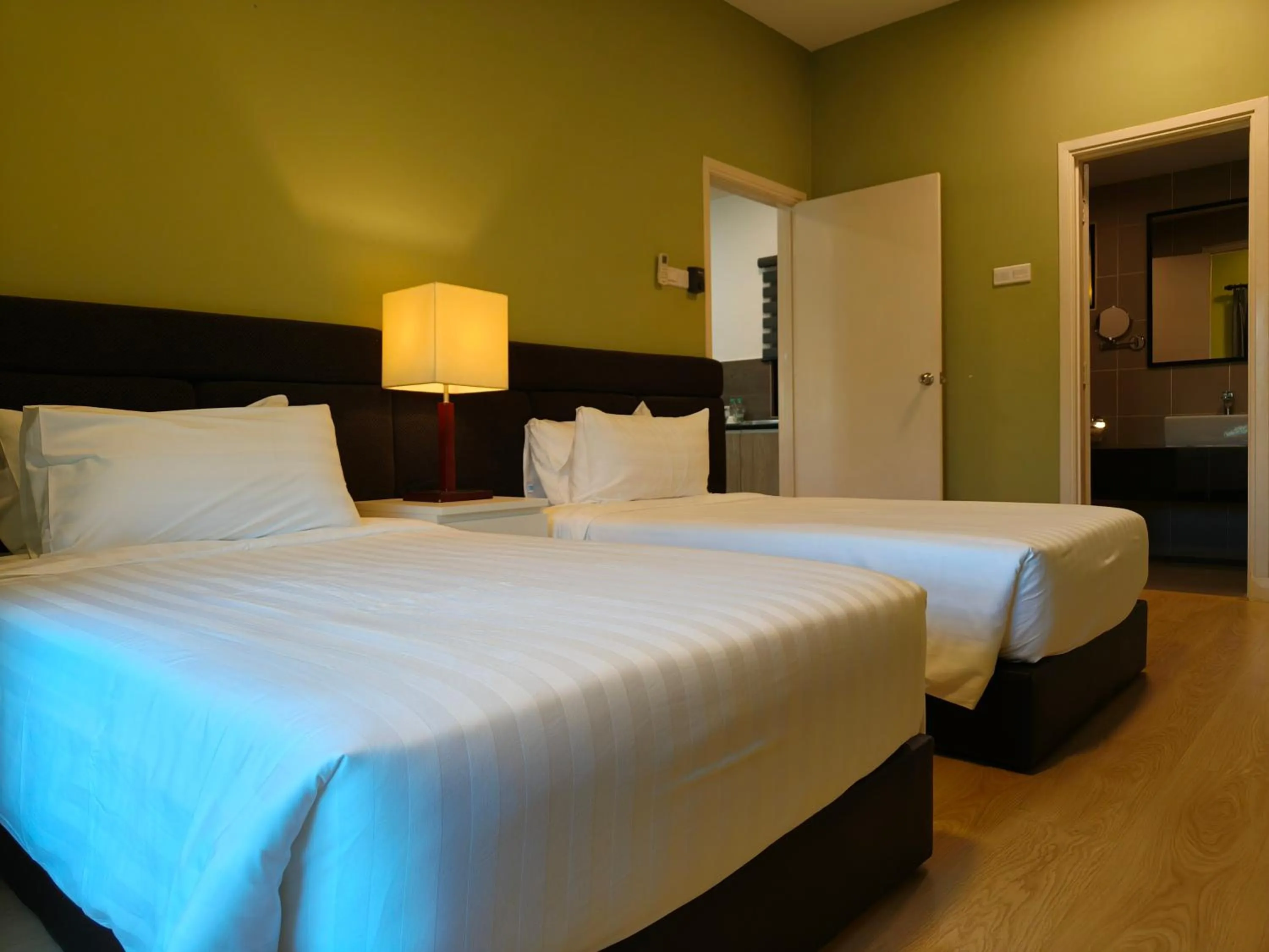 Bedroom, Bed in RPGC Garden Hotel