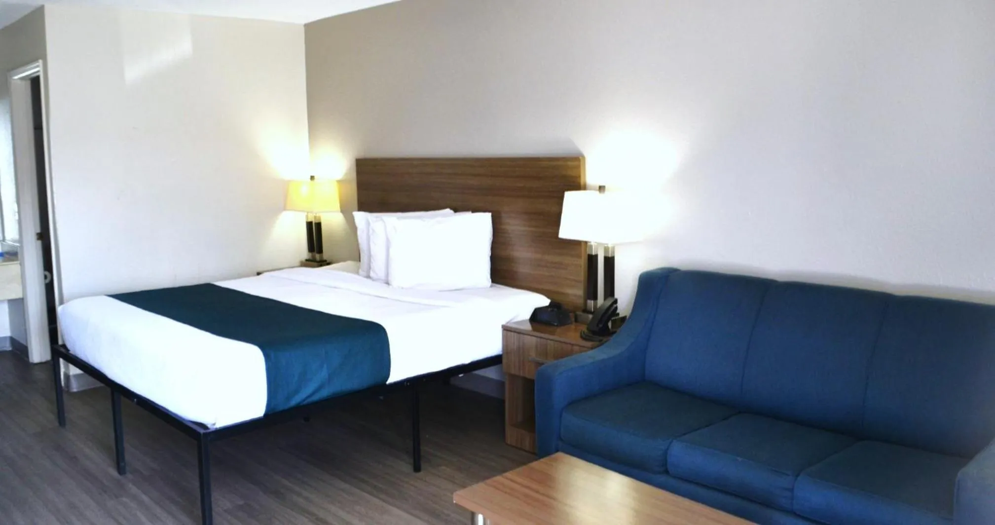 Bed in Studio 6 Suites Chattanooga TN Lookout Mtn.