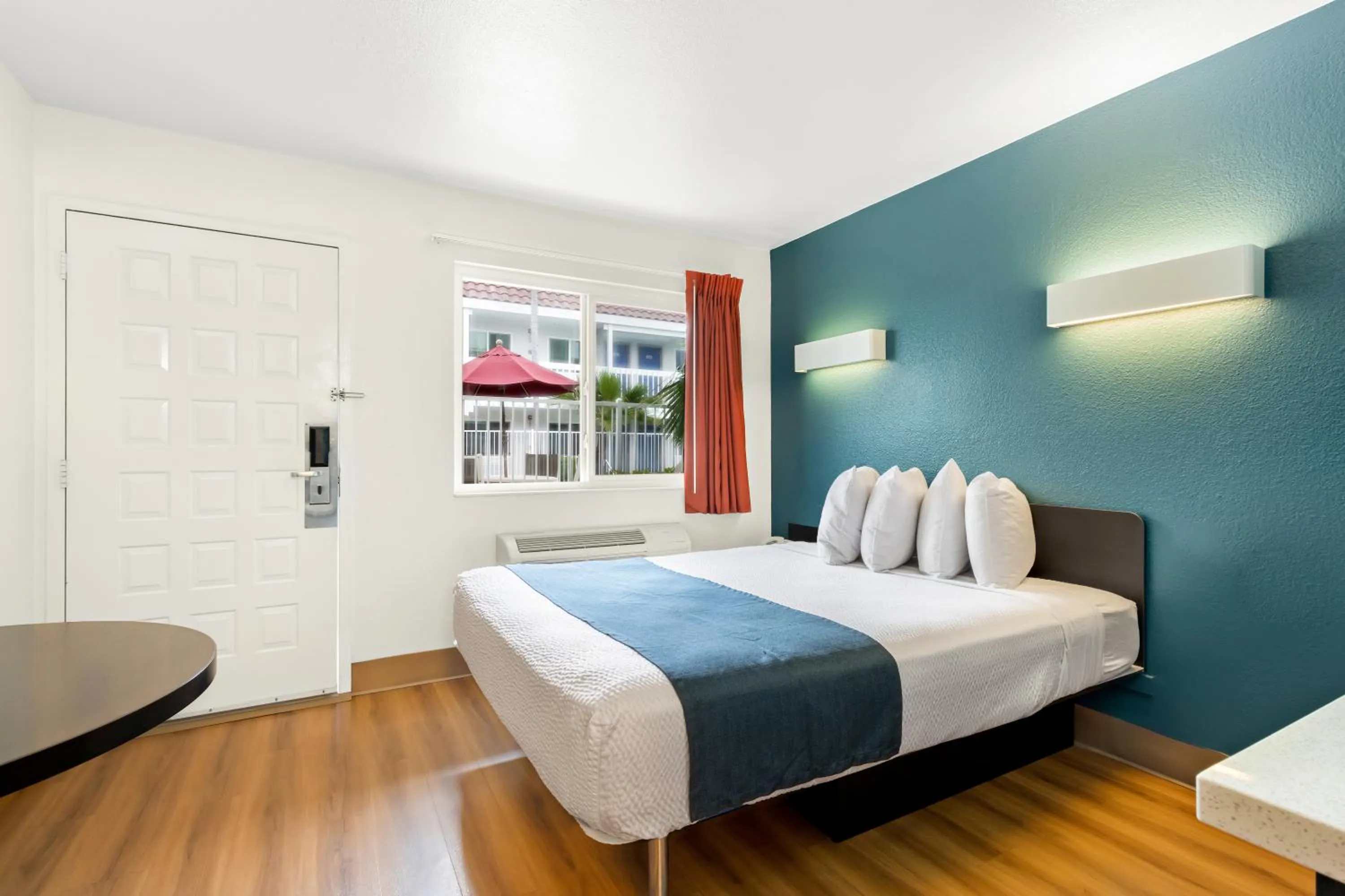 Bed in Studio 6 Suites Chattanooga TN Lookout Mtn.