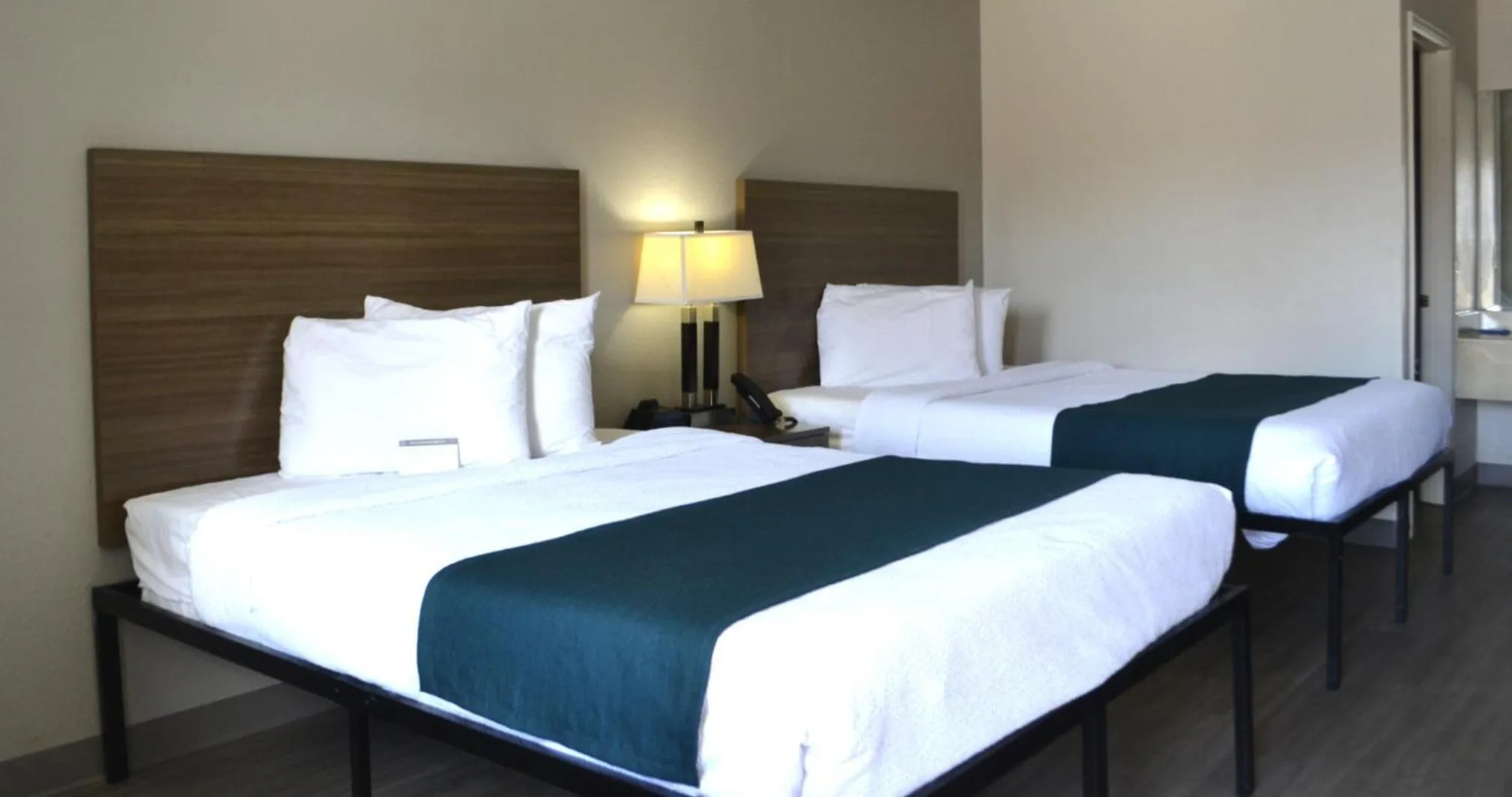 Bedroom, Bed in Studio 6 Suites Chattanooga TN Lookout Mtn.