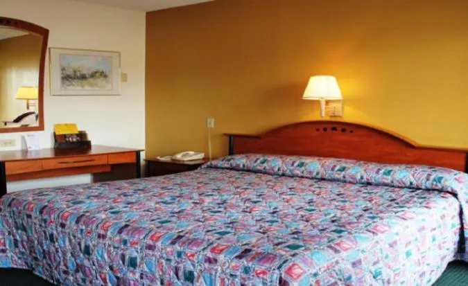 Bed in Speedway Inn