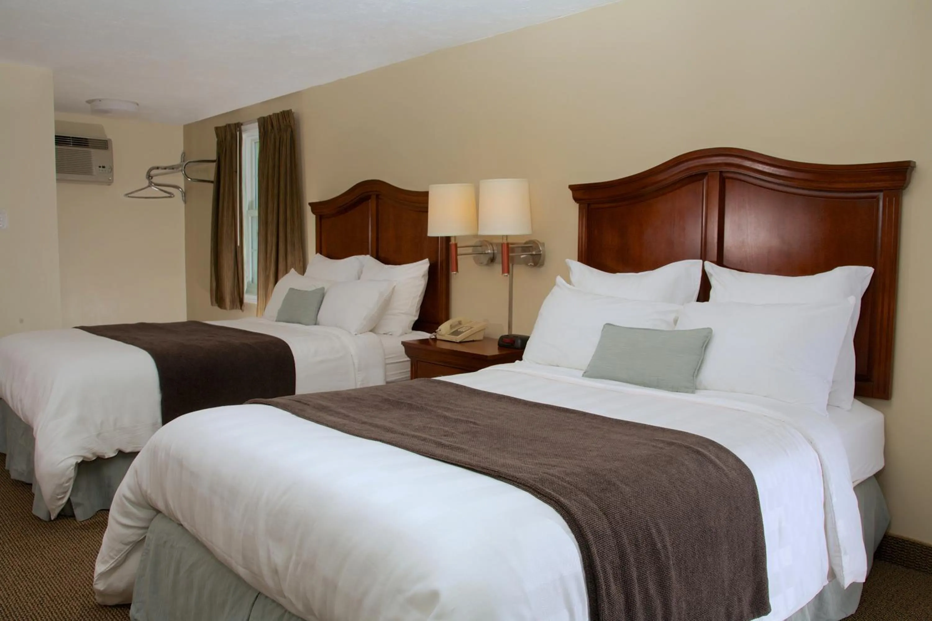 Bed in Holiday Hill Inn & Suites