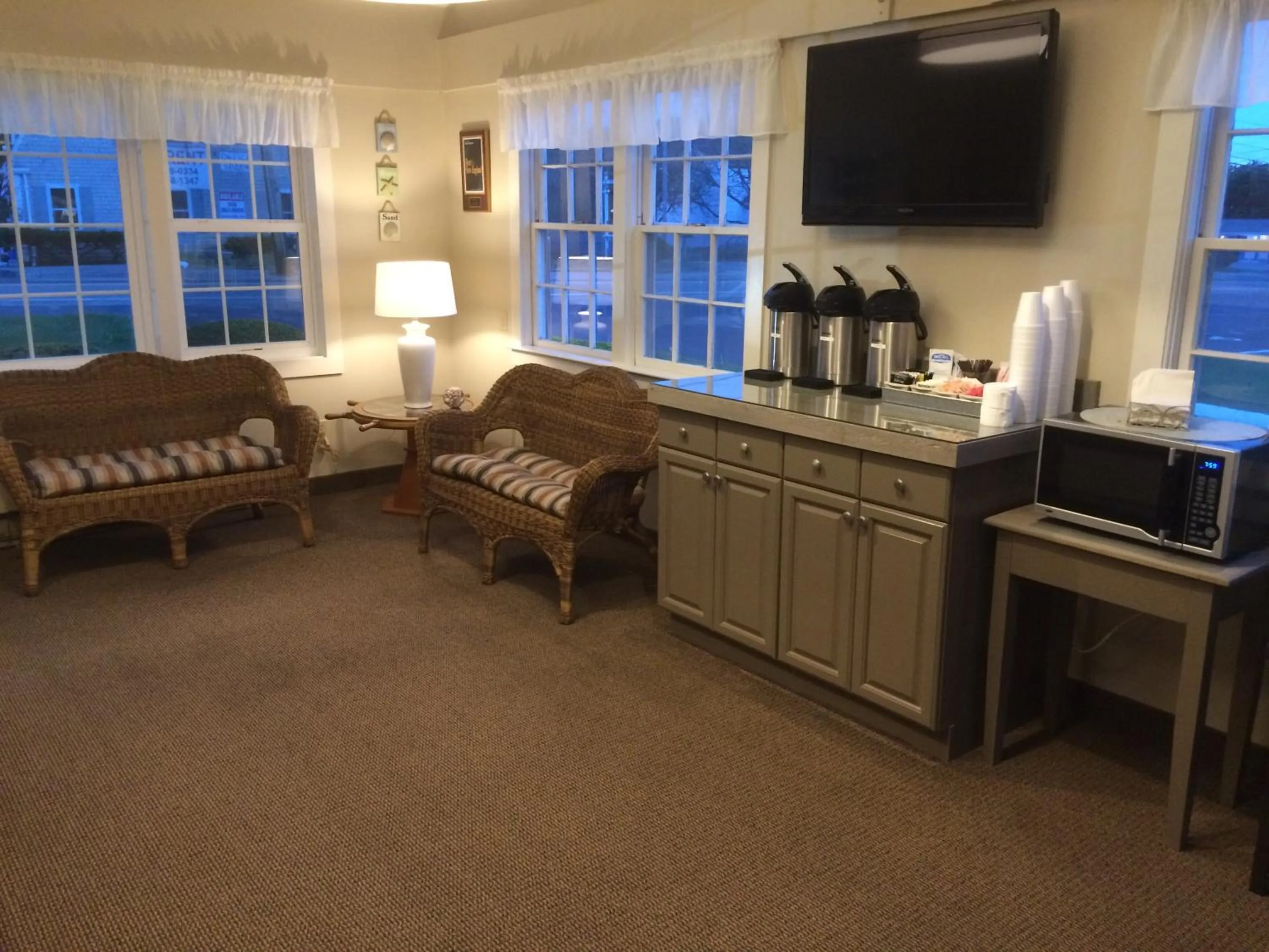 Lobby or reception in Holiday Hill Inn & Suites