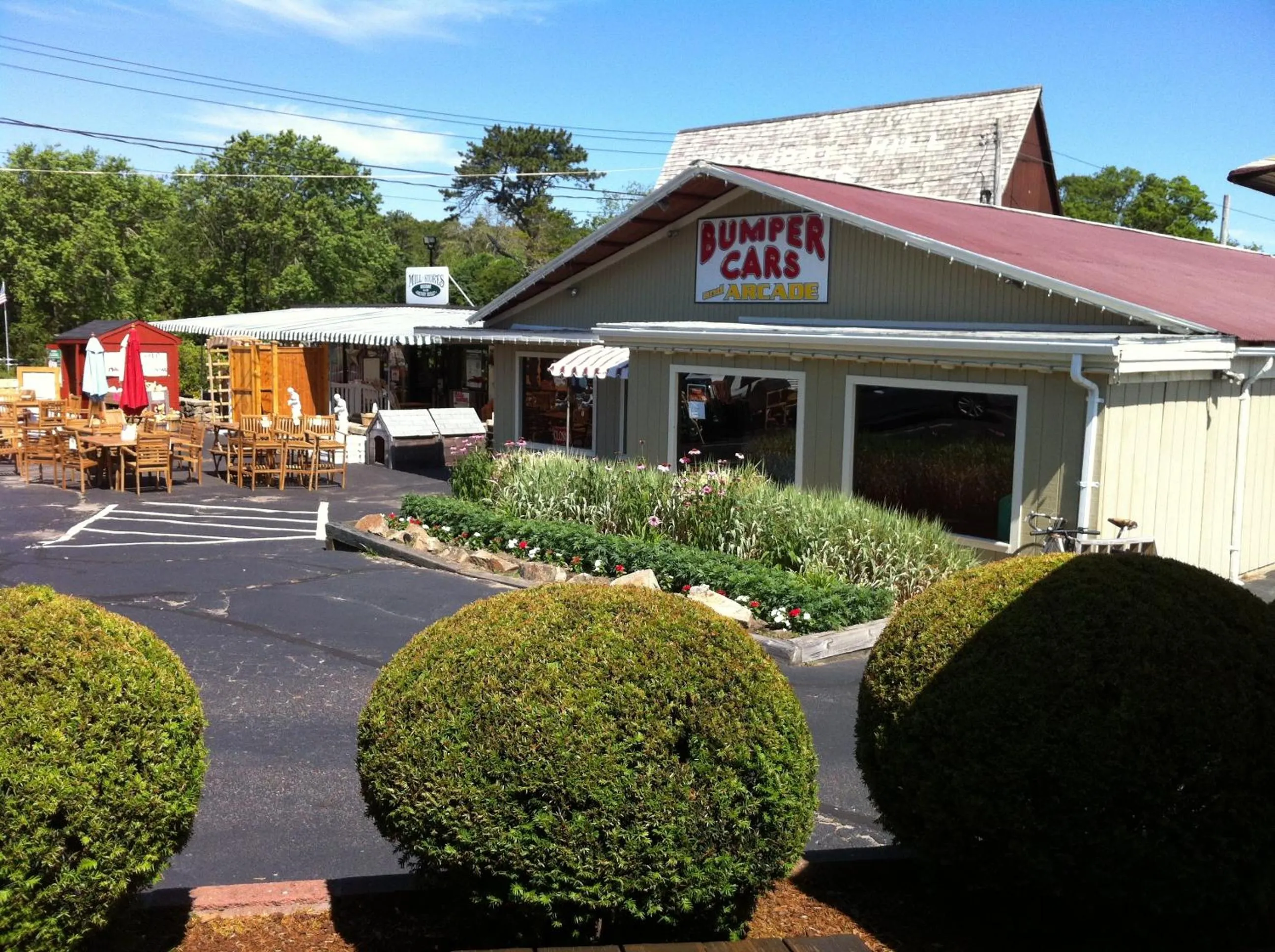 Game Room in Holiday Hill Inn & Suites