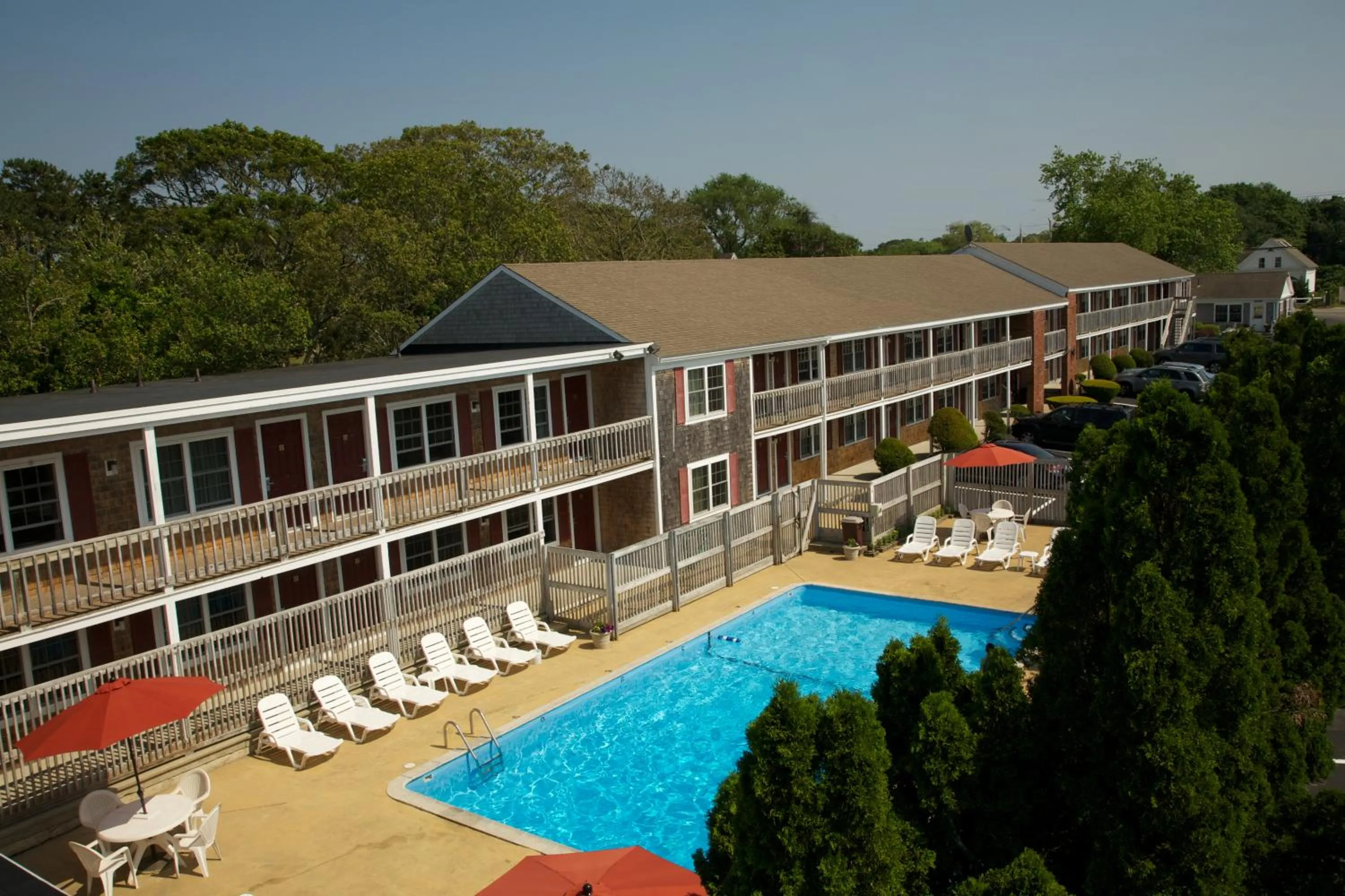 Swimming pool in Holiday Hill Inn & Suites