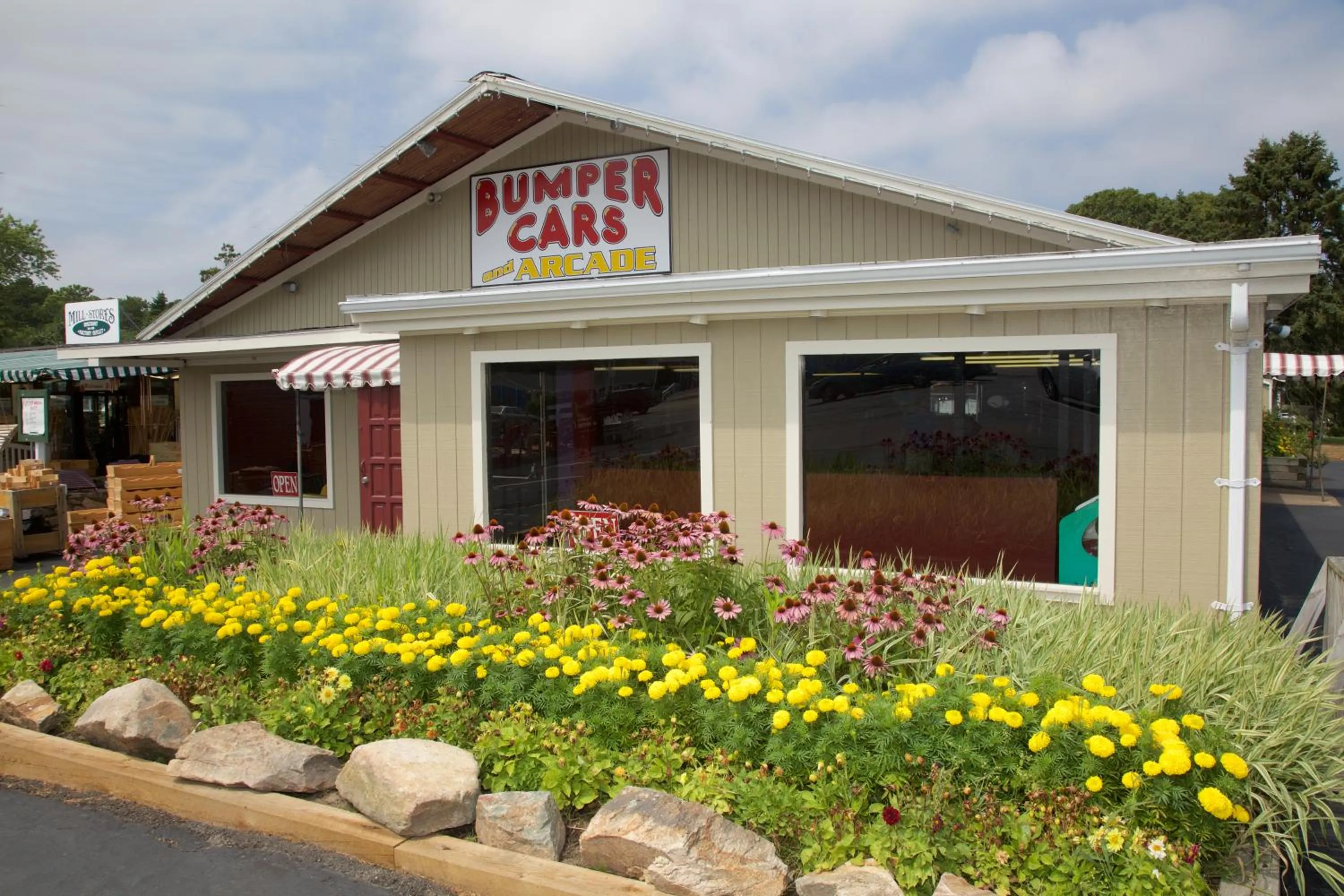 Game Room in Holiday Hill Inn & Suites