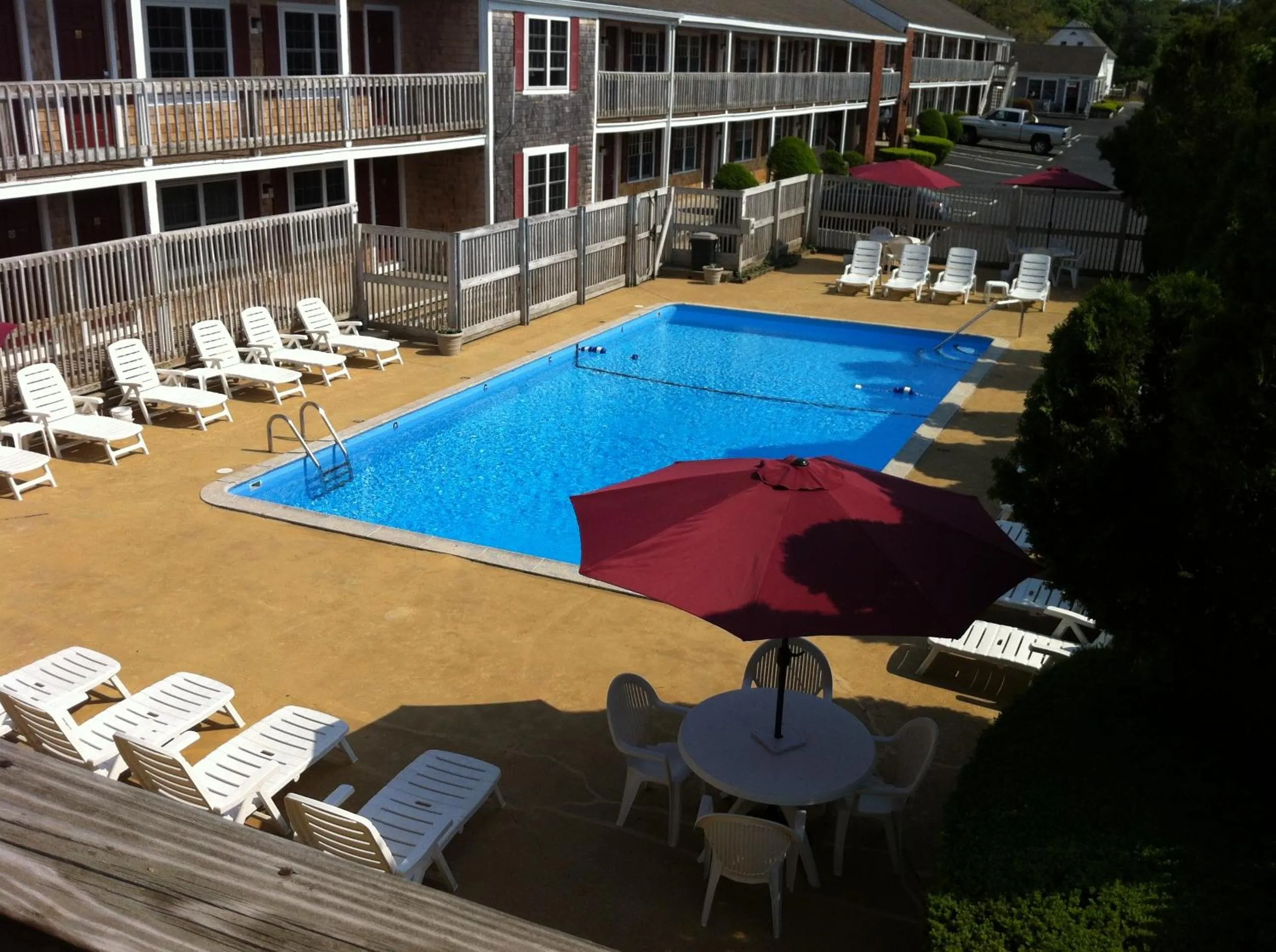 Swimming pool in Holiday Hill Inn & Suites