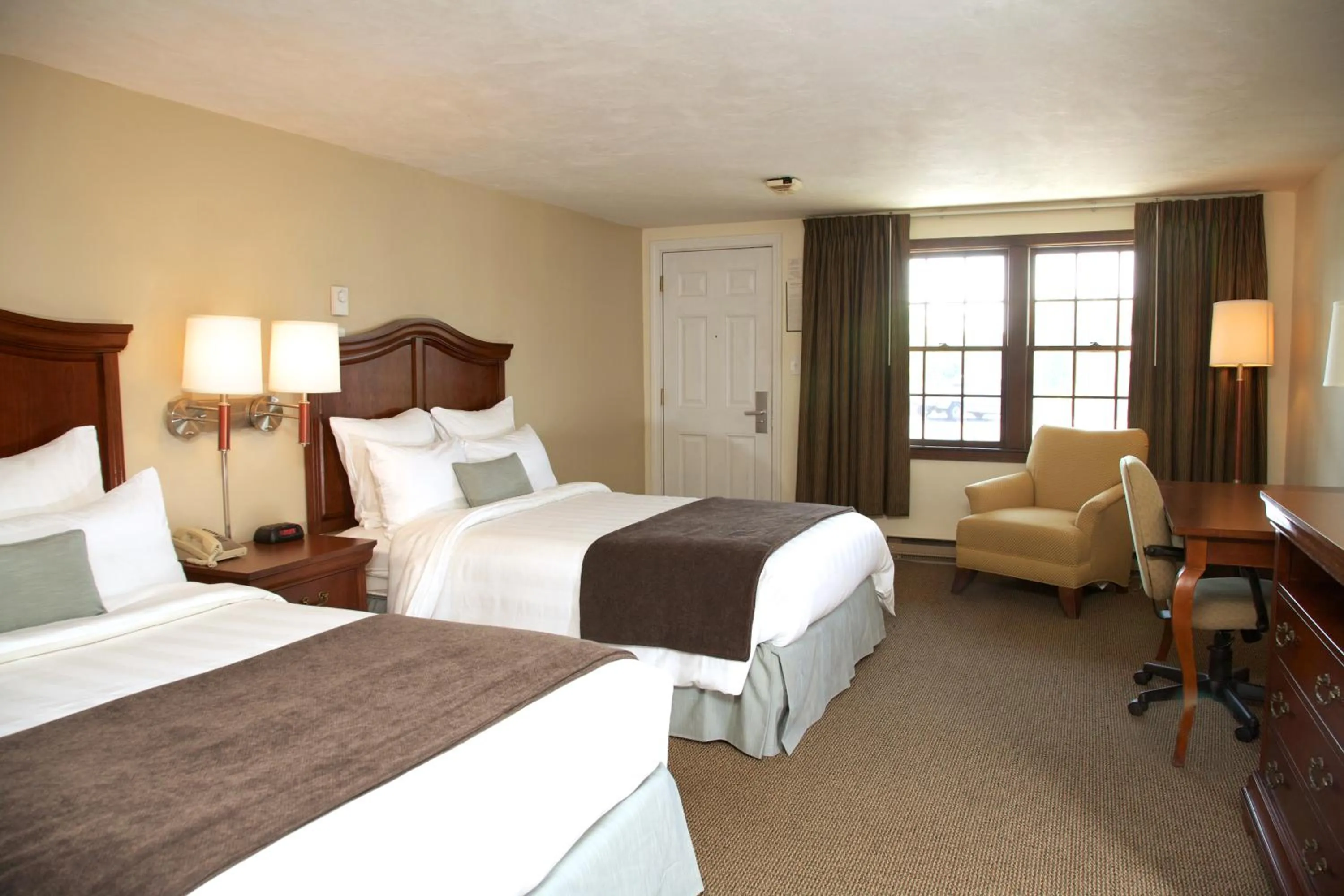 Photo of the whole room, Bed in Holiday Hill Inn & Suites