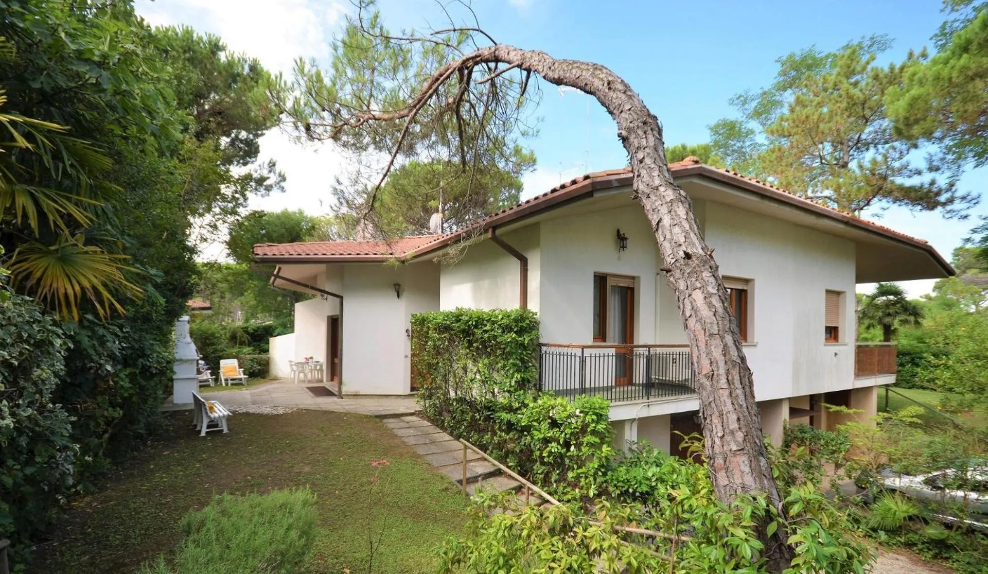 Property building in Villa Ralph