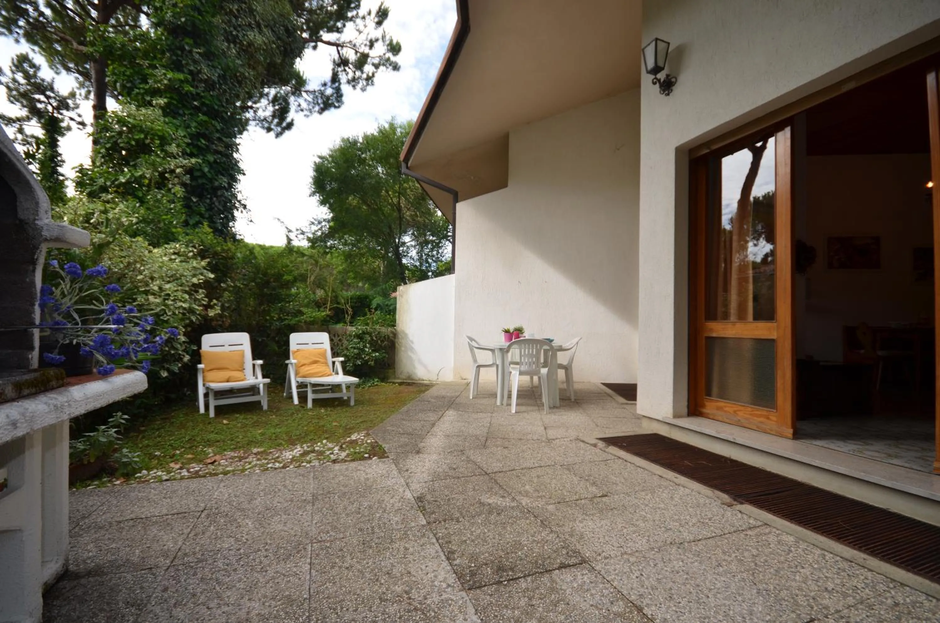 Property building in Villa Ralph