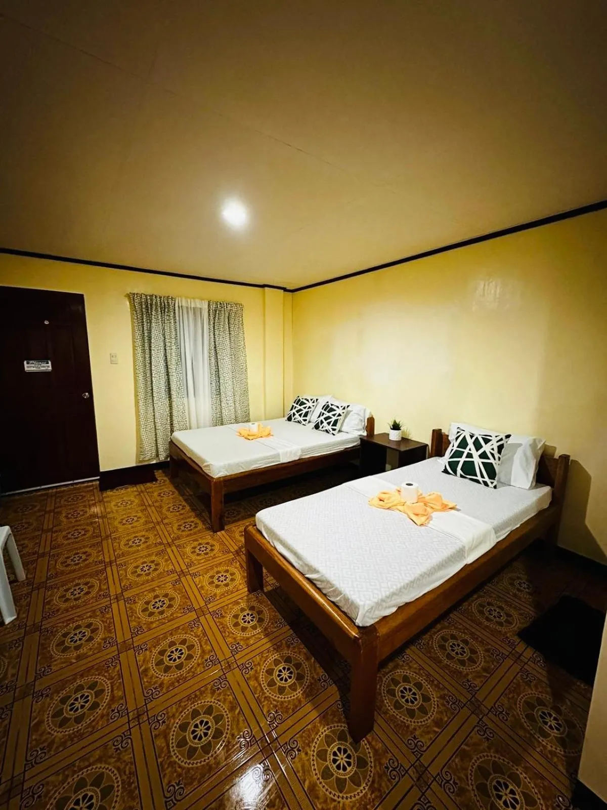 Bed in Edem Tourist Inn Malapascua