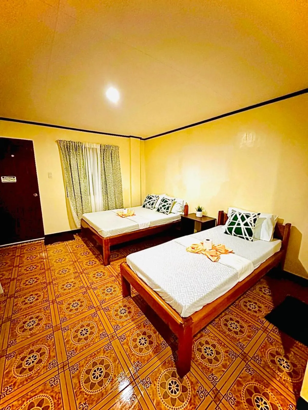 Bed in Edem Tourist Inn Malapascua