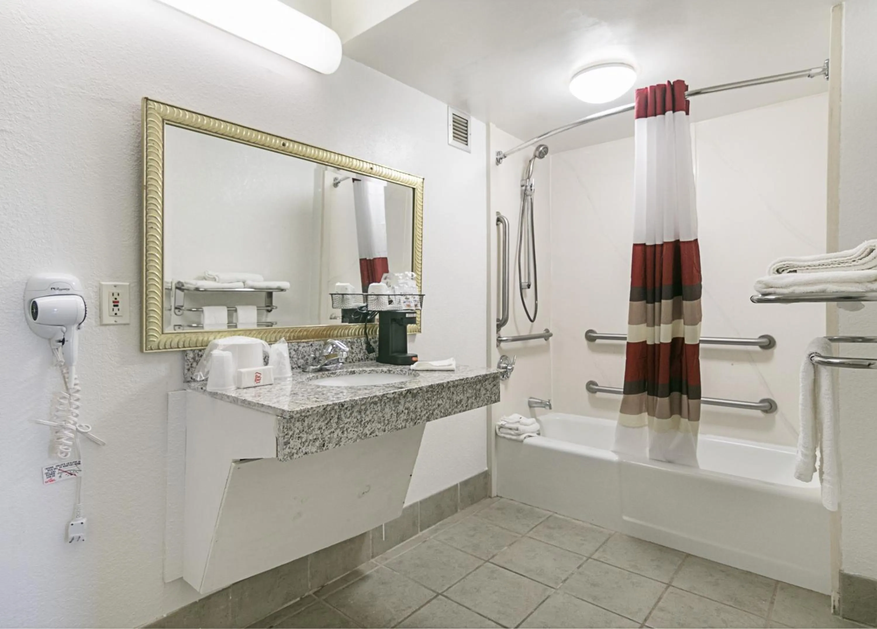 Bathroom in Red Roof Inn Forsyth