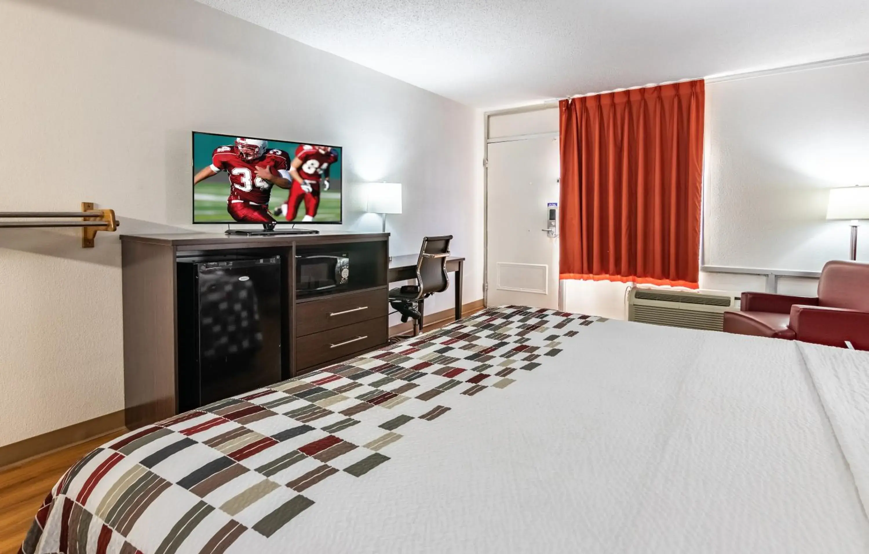 Superior King Room Disability Access Non-Smoking in Red Roof Inn Forsyth Superior King Room Disability Access Non-Smoking in Red Roof Inn Forsyth