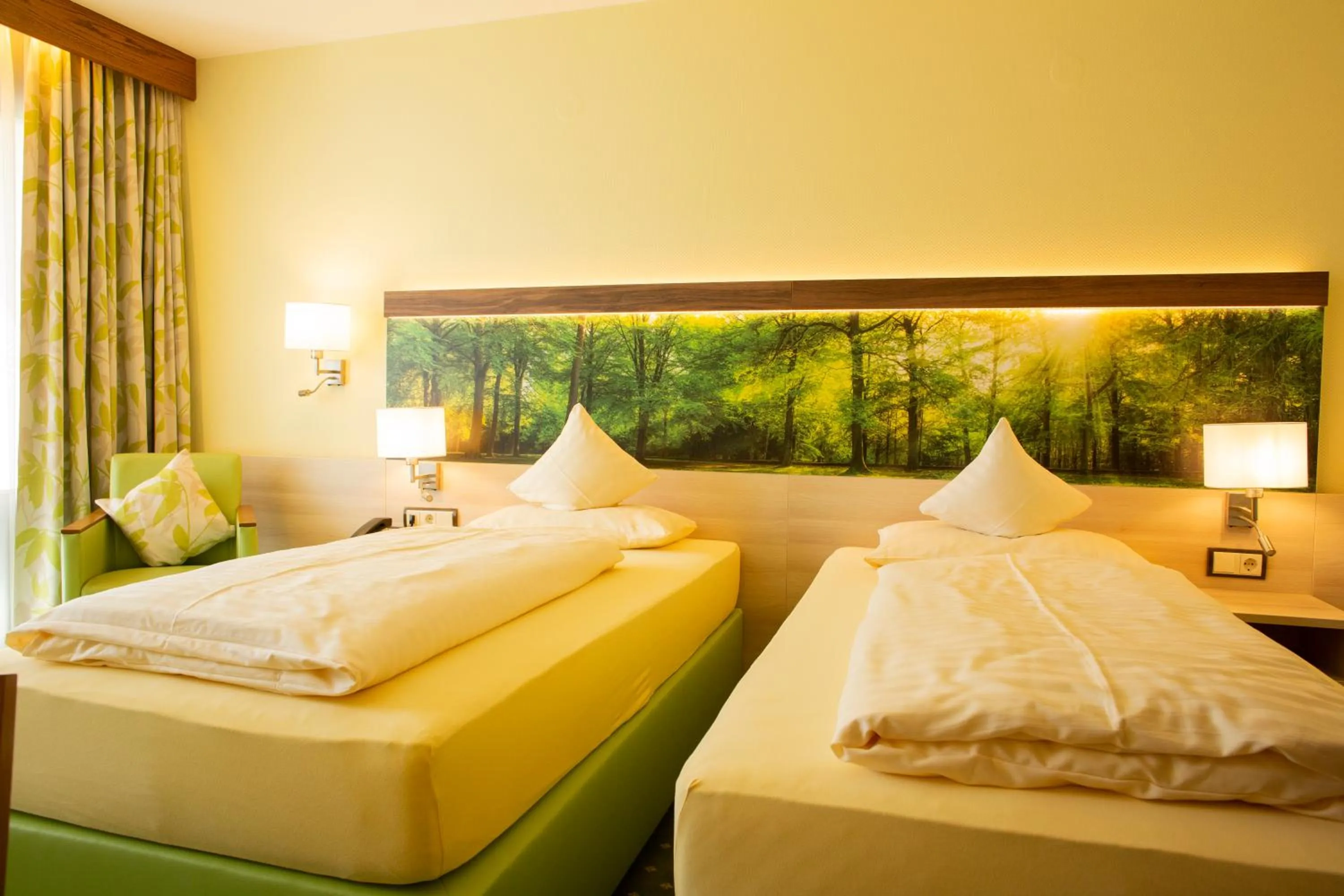 Photo of the whole room, Bed in Lampes Posthotel