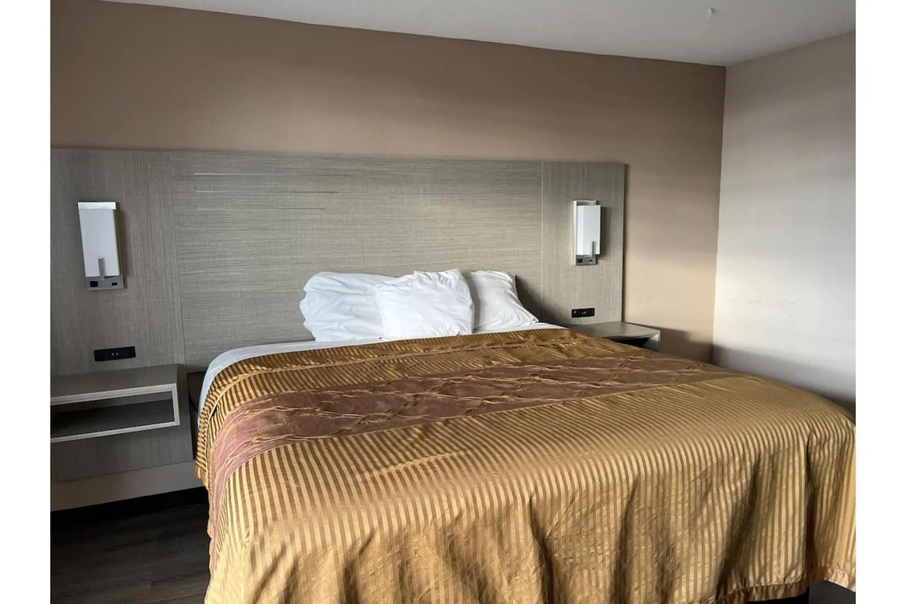 Deluxe 2 Full Beds Non Smoking in Western Motel By OYO Hattiesburg Deluxe 2 Full Beds Non Smoking in Western Motel By OYO Hattiesburg