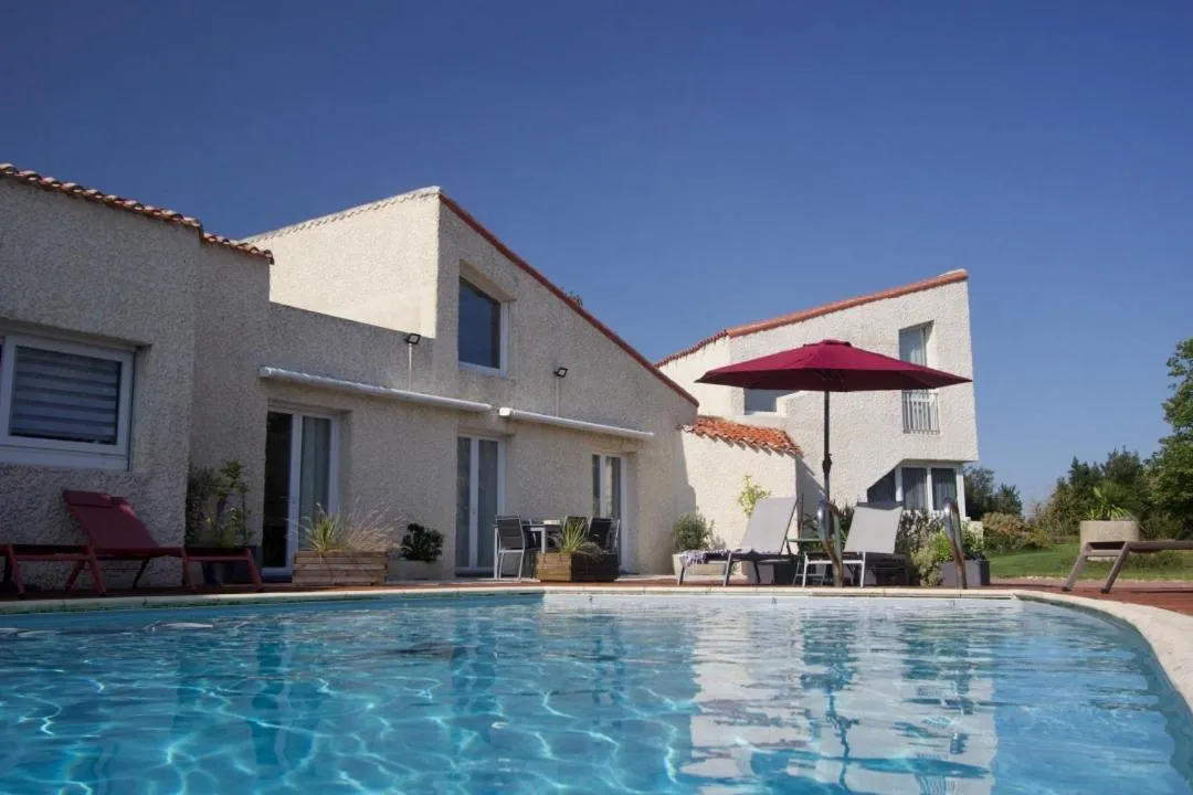 Swimming pool in La Charentine