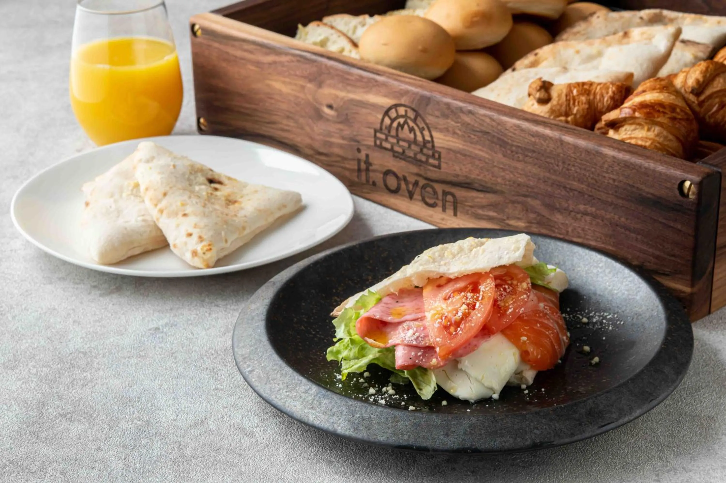 Restaurant/places to eat in Hotel It Osaka Shinmachi