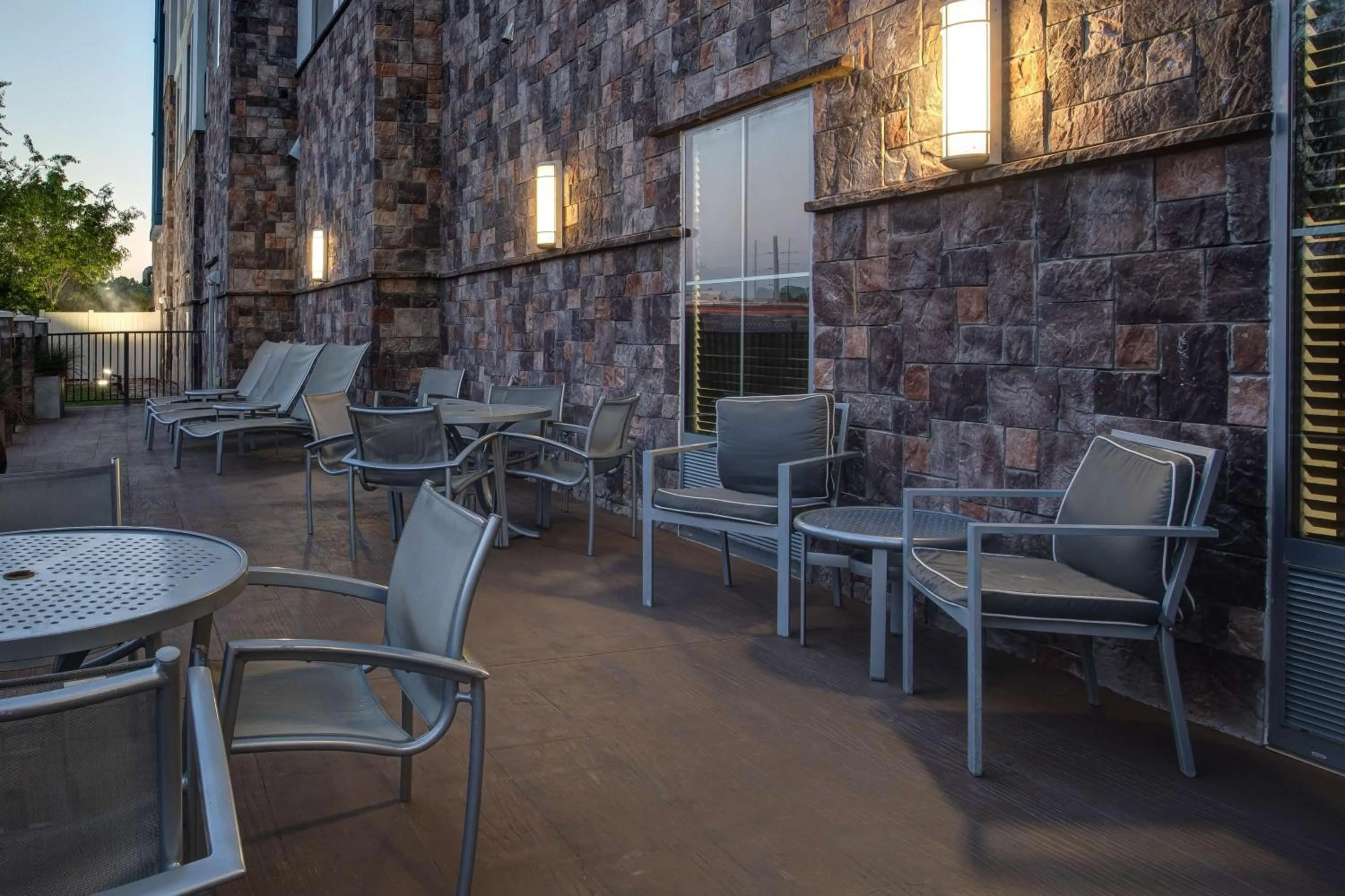 Patio in Hampton Inn & Suites Columbia/Southeast-Fort Jackson