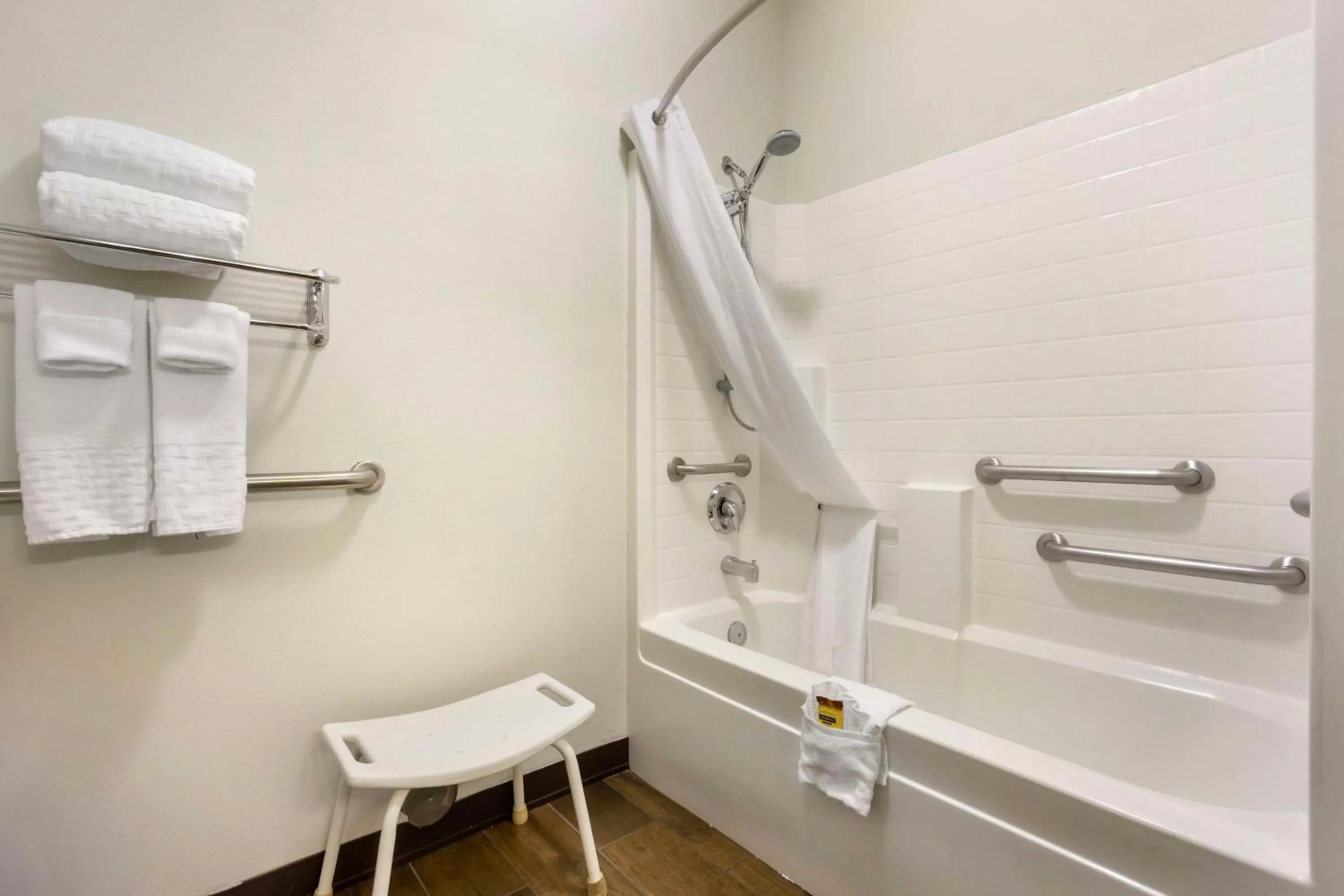 Bathroom in Best Western Plus Yakima Hotel