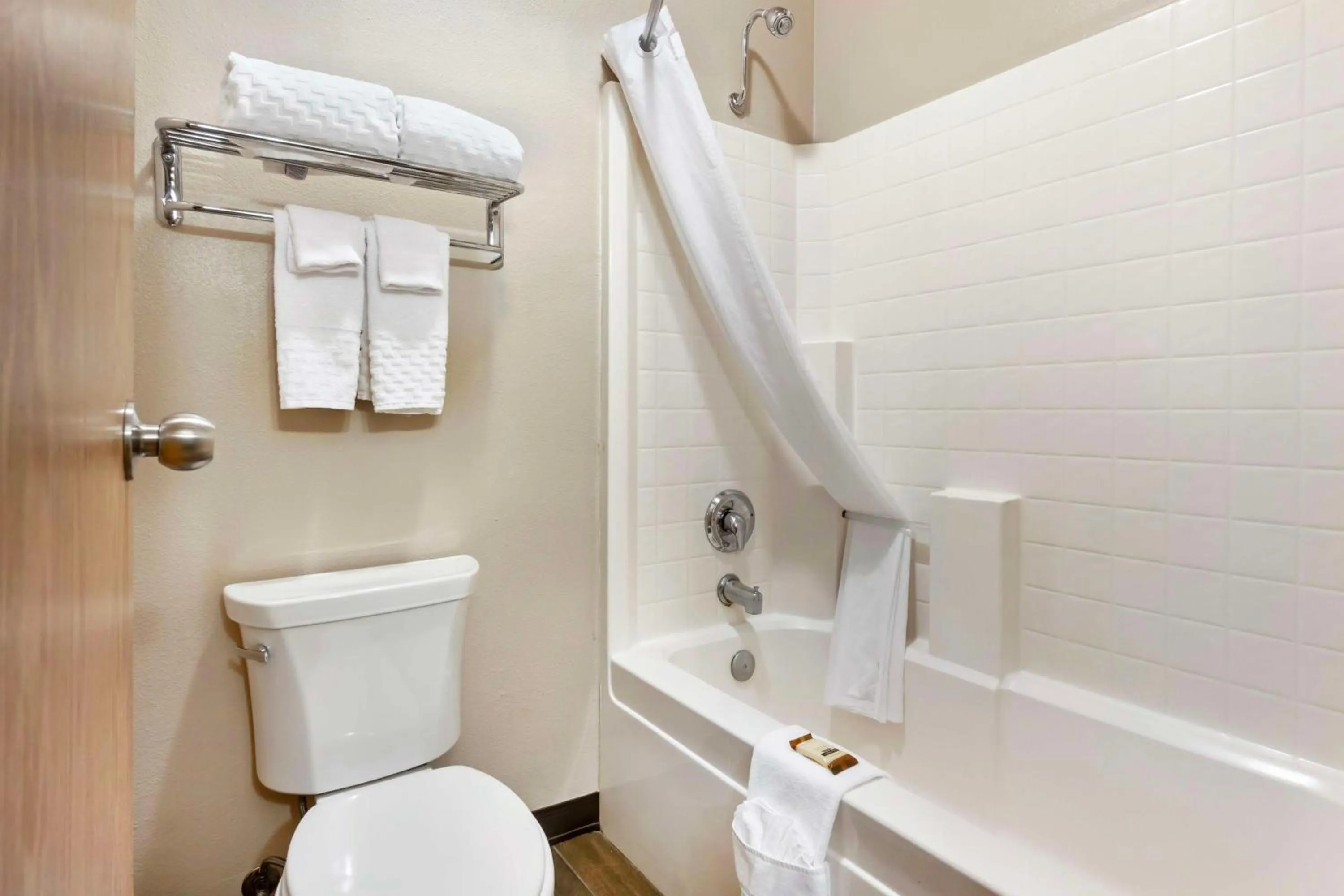 Bathroom in Best Western Plus Yakima Hotel