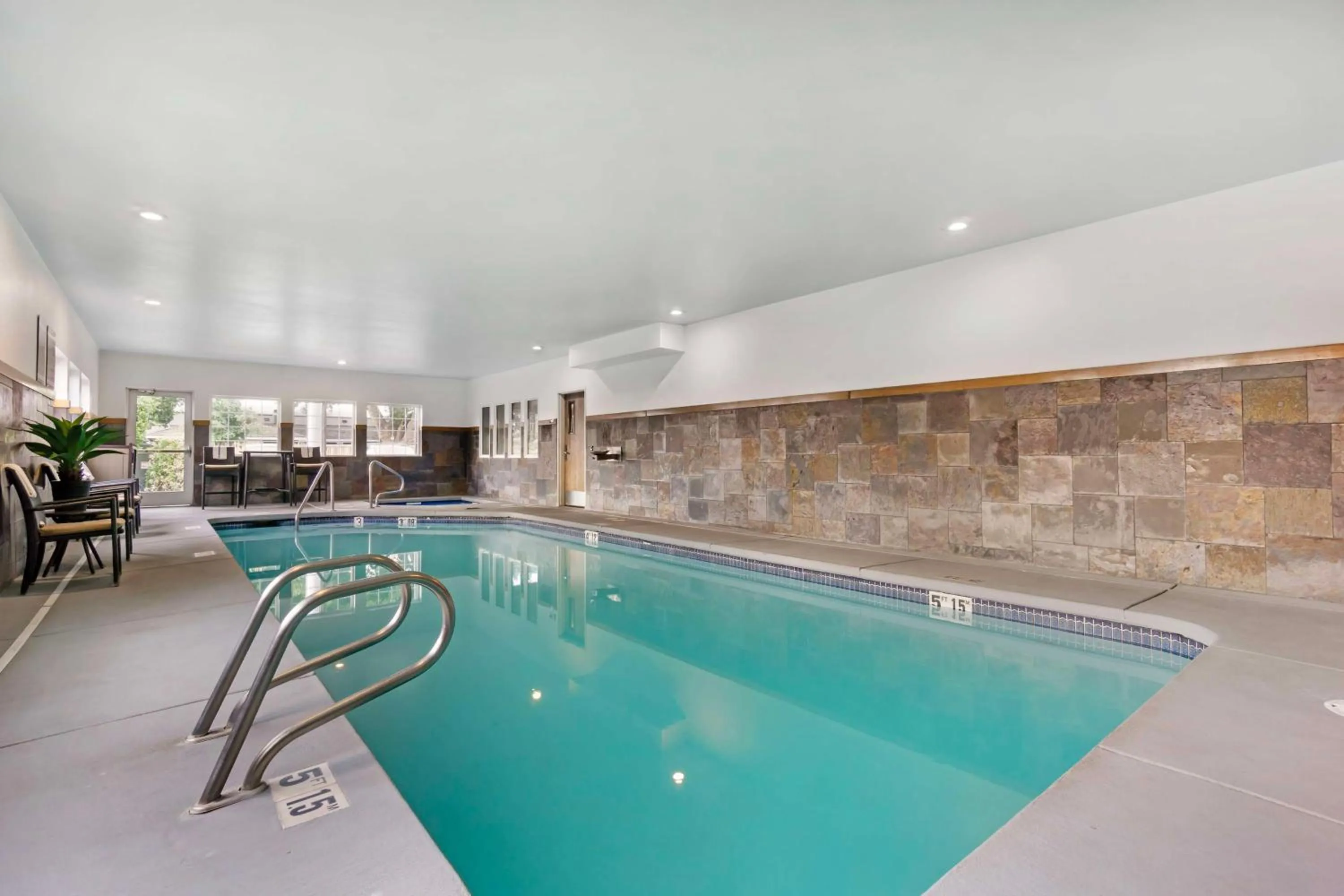 Pool view in Best Western Plus Yakima Hotel