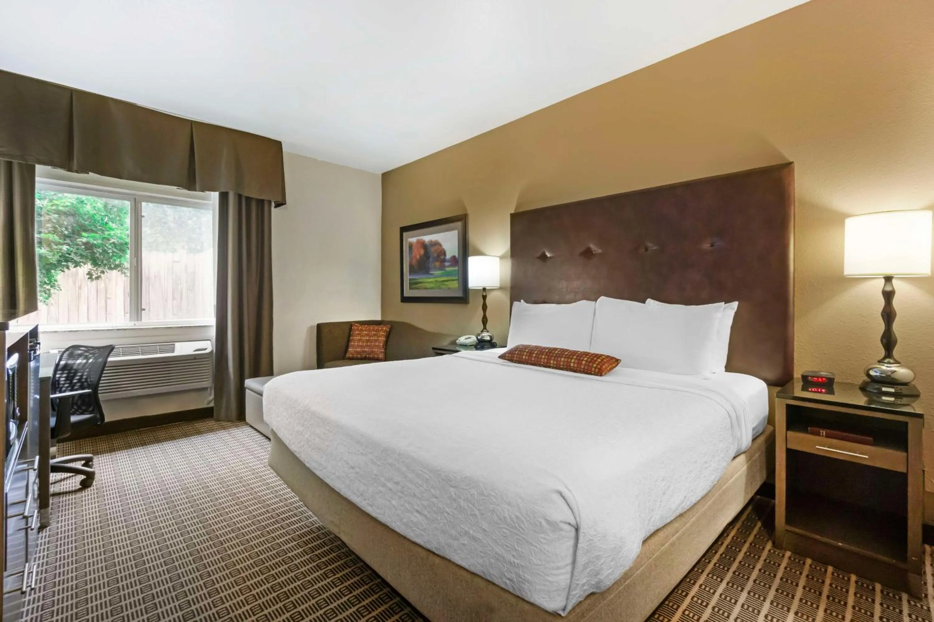 Bedroom, Bed in Best Western Plus Yakima Hotel