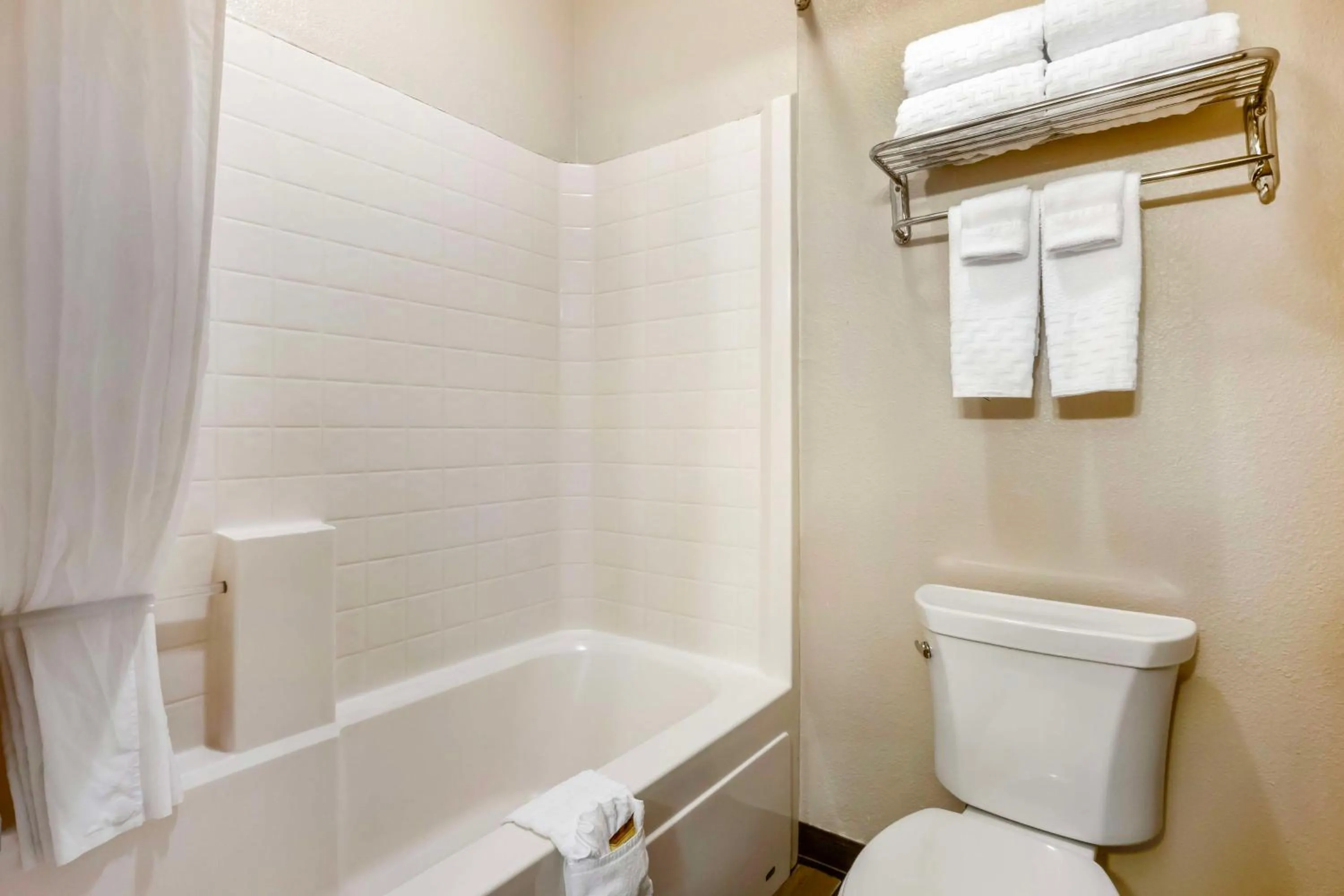 Bathroom in Best Western Plus Yakima Hotel