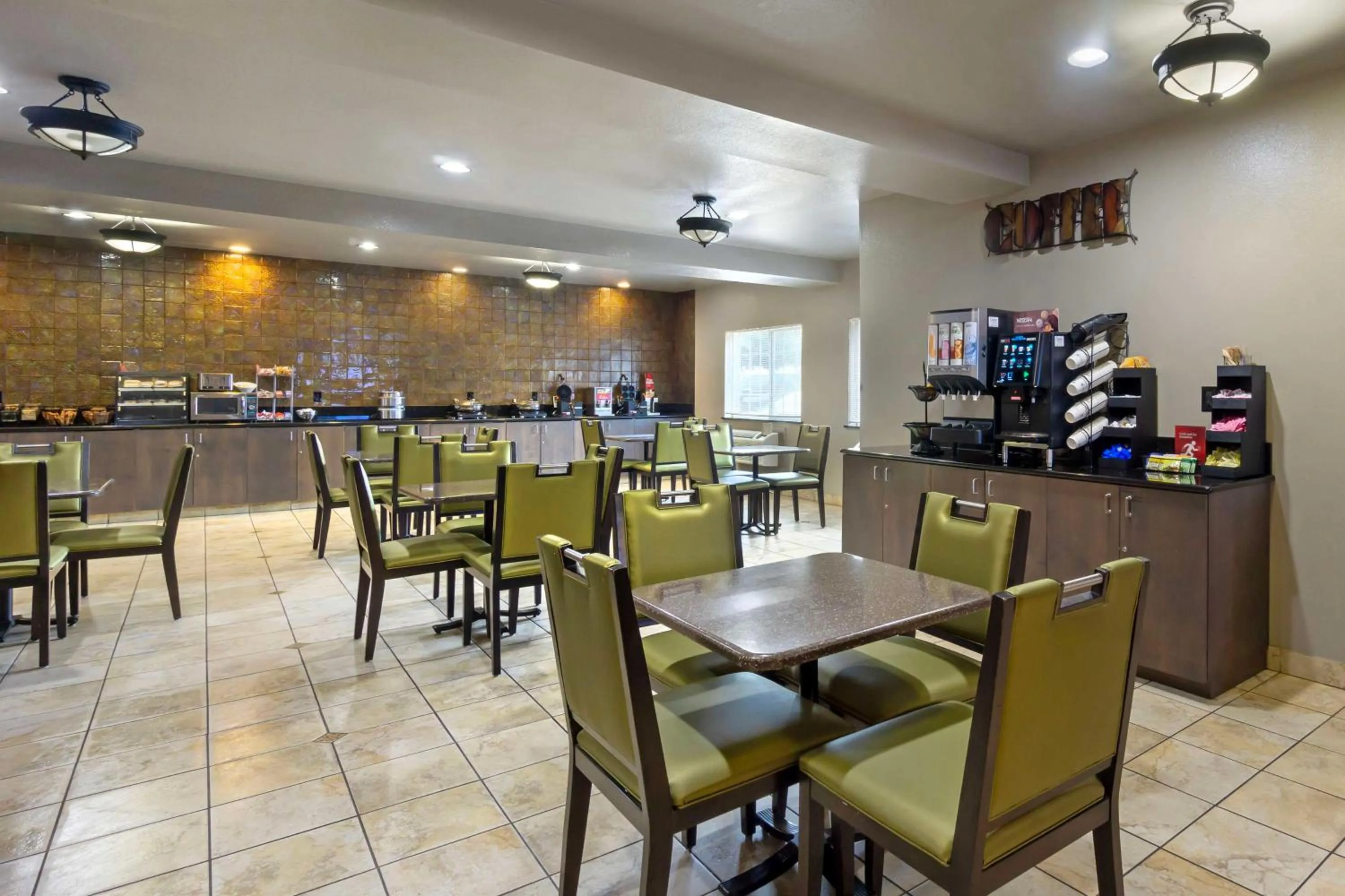 Breakfast in Best Western Plus Yakima Hotel