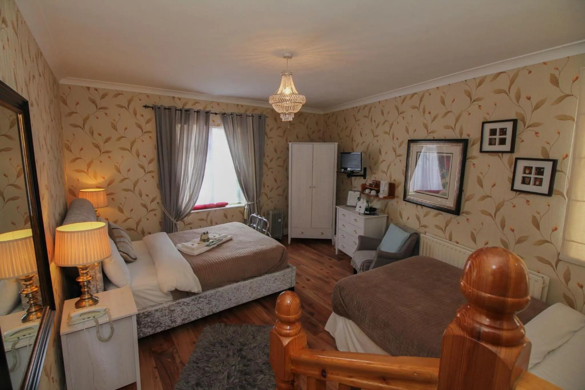 Bedroom, Bed in Donnybrook Hall